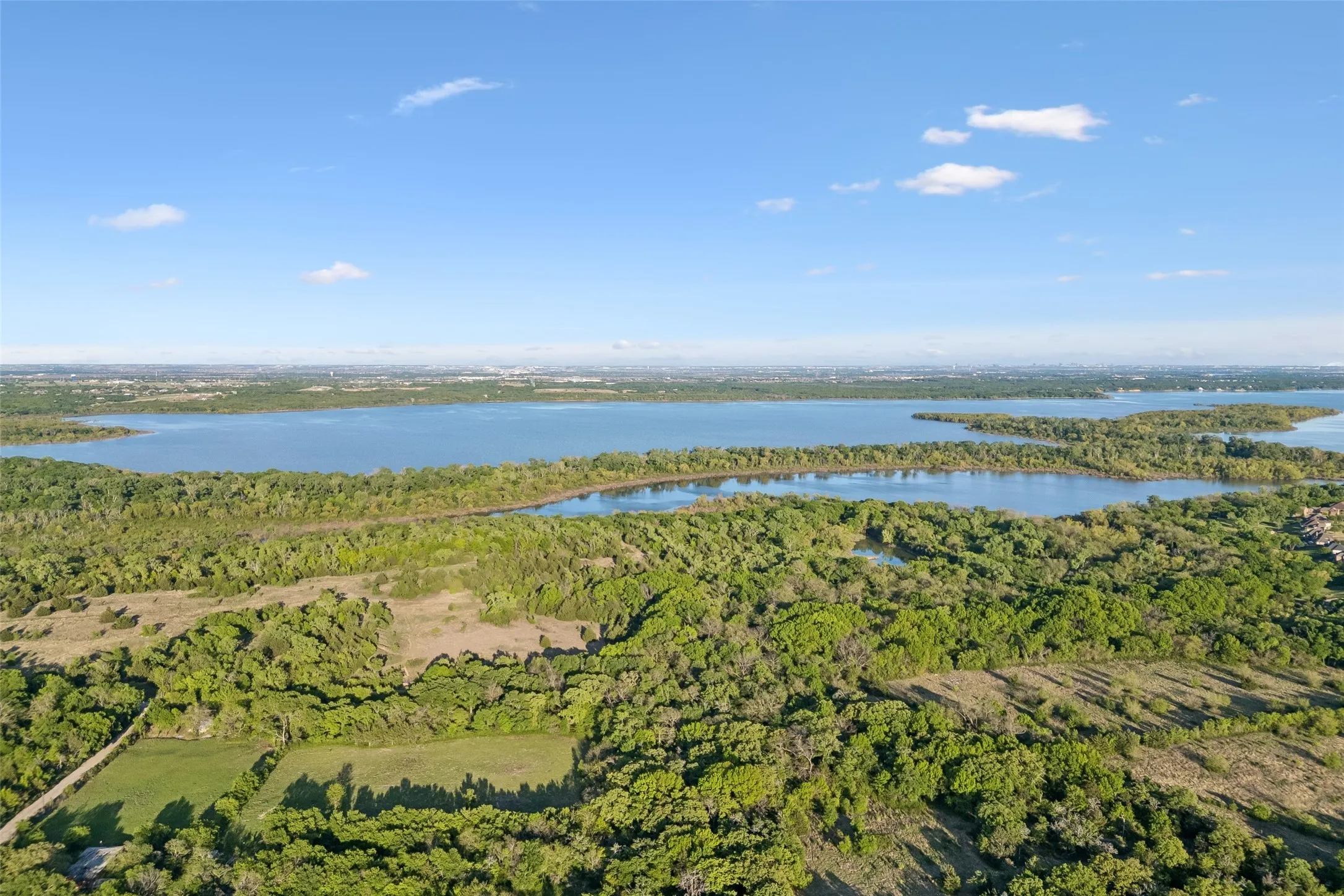 Single Family Residence For Sale in Denton County , 1402 Lakeview Boulevard, Denton, Texas 76208, 4 Bedroom, 4 Bathroom, 3 Garage spaces, 4,589 Sqft, built in 2013, Preowned, mls#21230960, Real Estate Agent in Denton, Homes For Sale in Denton county, Homes For Sale in Denton, Realtor in Denton Texas, Real Estate Brokerage Independent Realty Texas, Luminita Cordes Realtor