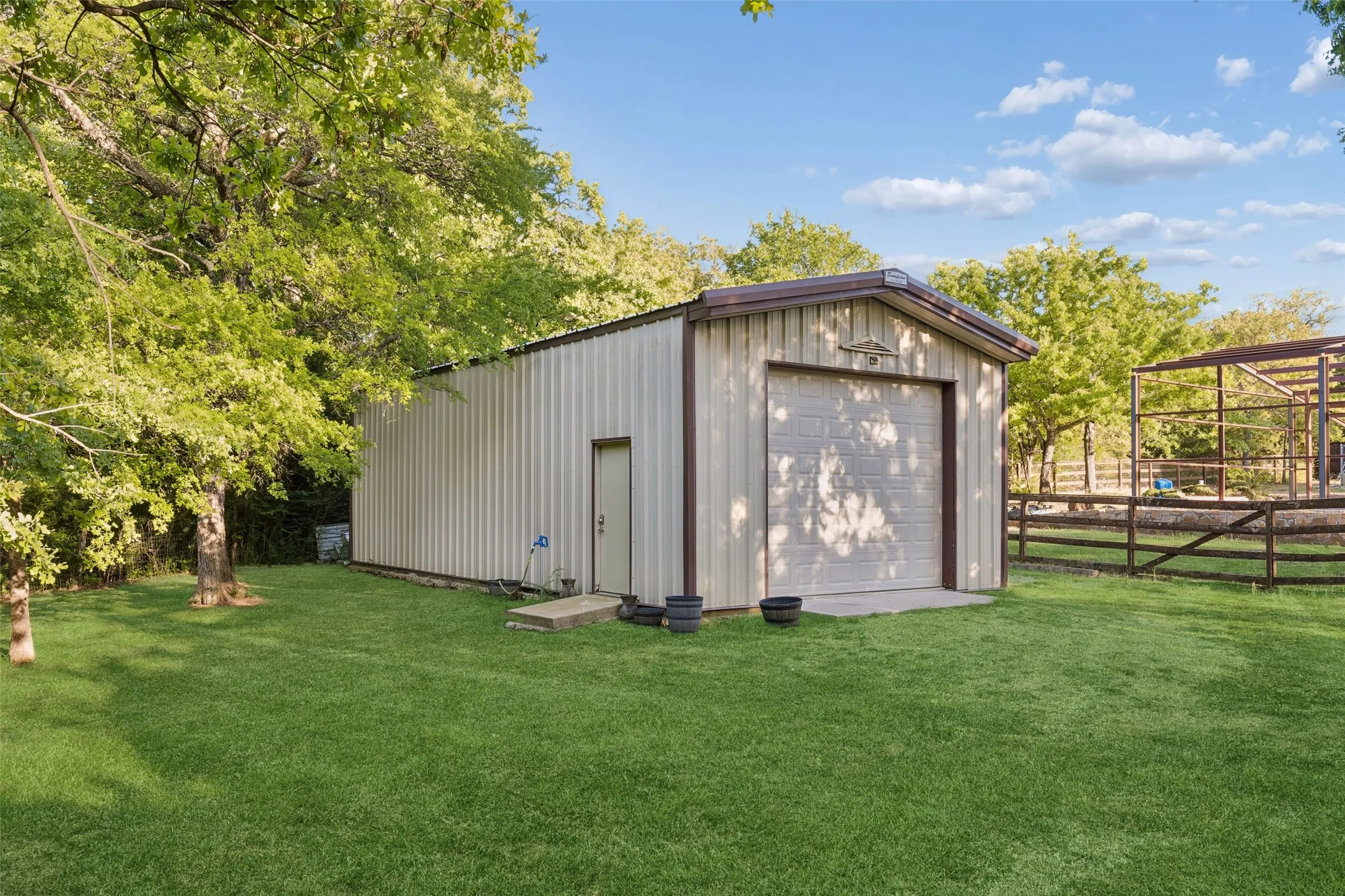 Single Family Residence For Sale in Denton County , 1402 Lakeview Boulevard, Denton, Texas 76208, 4 Bedroom, 4 Bathroom, 3 Garage spaces, 4,589 Sqft, built in 2013, Preowned, mls#21230960, Real Estate Agent in Denton, Homes For Sale in Denton county, Homes For Sale in Denton, Realtor in Denton Texas, Real Estate Brokerage Independent Realty Texas, Luminita Cordes Realtor