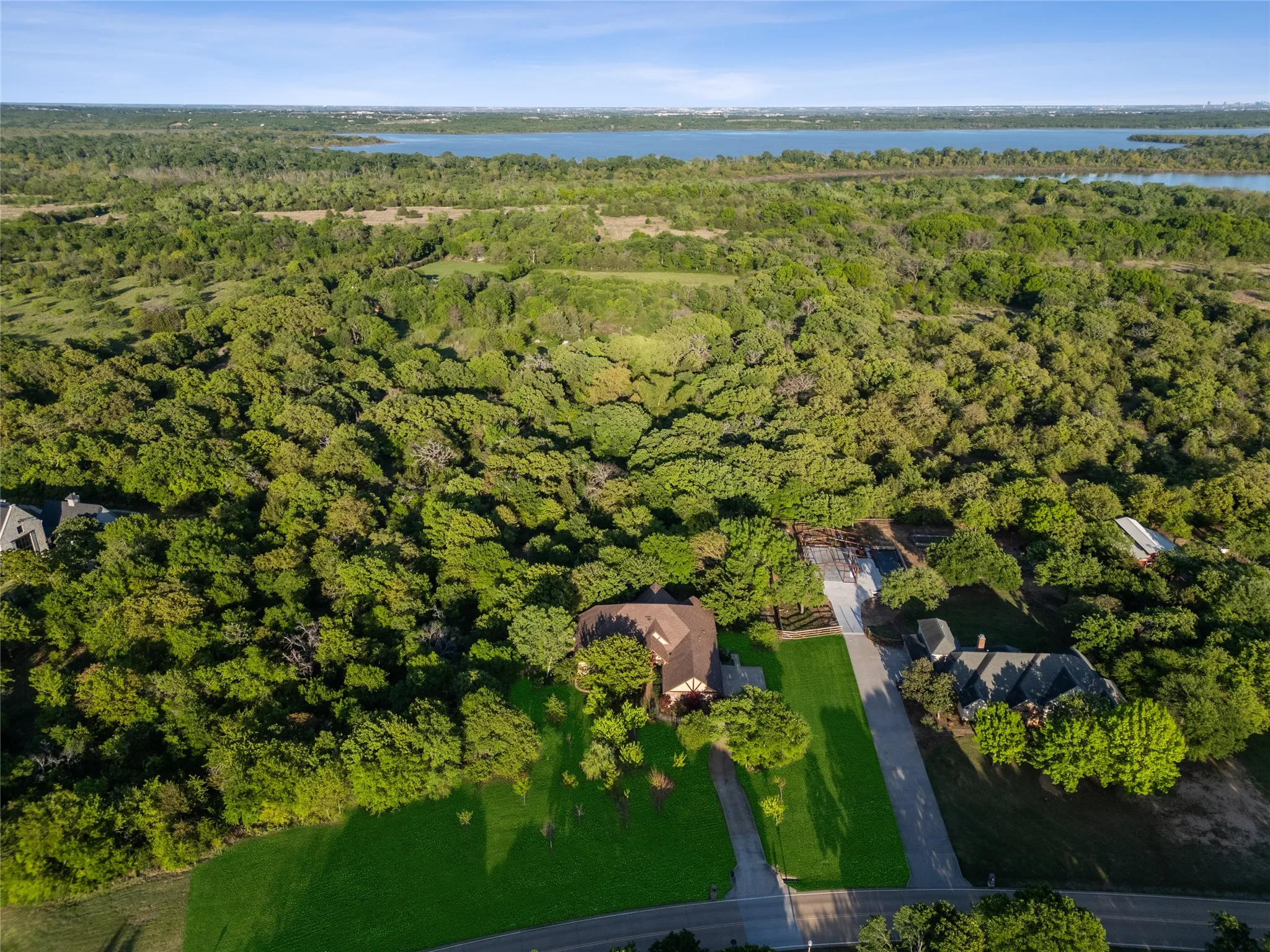 Single Family Residence For Sale in Denton County , 1402 Lakeview Boulevard, Denton, Texas 76208, 4 Bedroom, 4 Bathroom, 3 Garage spaces, 4,589 Sqft, built in 2013, Preowned, mls#21230960, Real Estate Agent in Denton, Homes For Sale in Denton county, Homes For Sale in Denton, Realtor in Denton Texas, Real Estate Brokerage Independent Realty Texas, Luminita Cordes Realtor