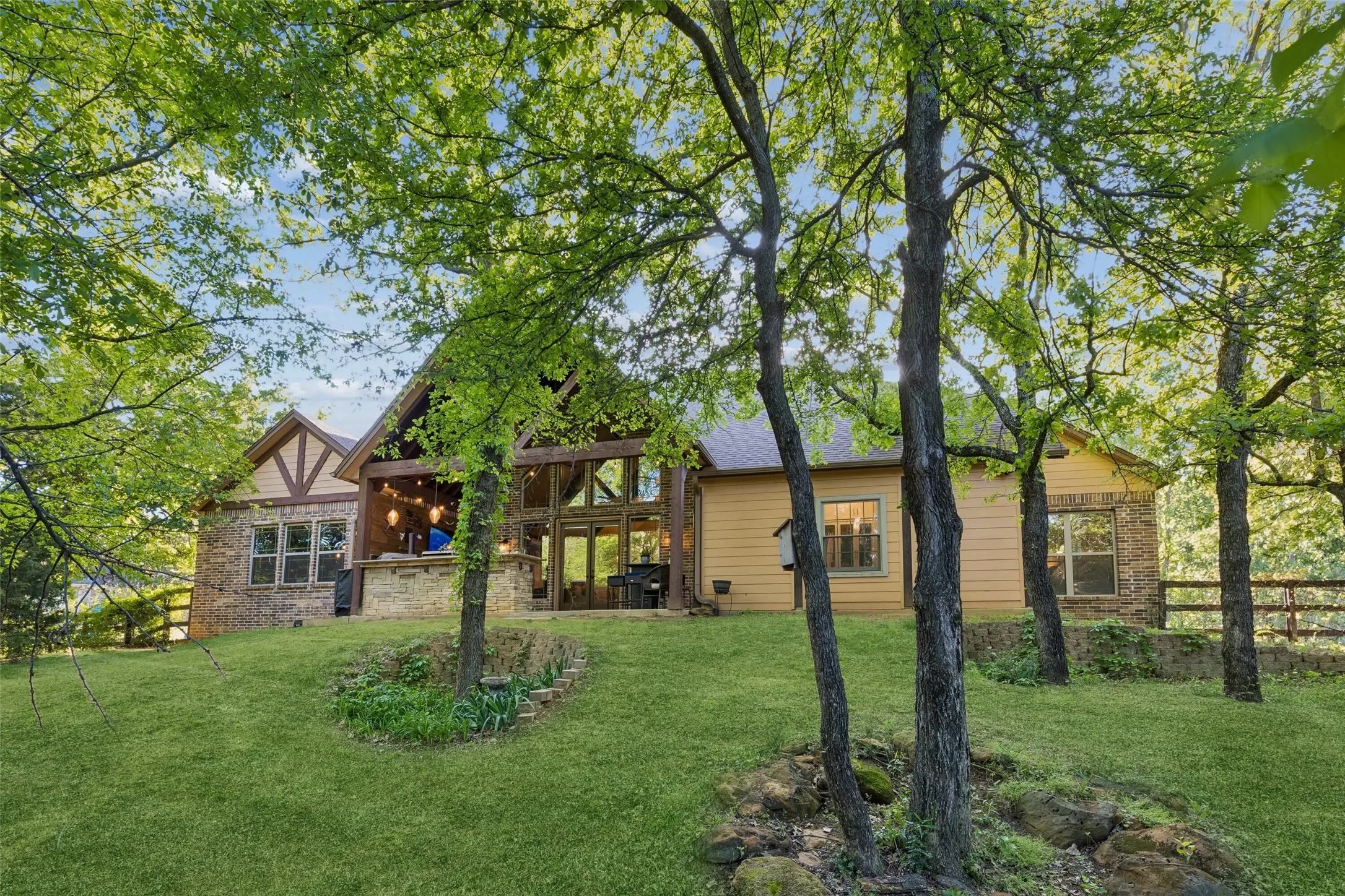 Single Family Residence For Sale in Denton County , 1402 Lakeview Boulevard, Denton, Texas 76208, 4 Bedroom, 4 Bathroom, 3 Garage spaces, 4,589 Sqft, built in 2013, Preowned, mls#21230960, Real Estate Agent in Denton, Homes For Sale in Denton county, Homes For Sale in Denton, Realtor in Denton Texas, Real Estate Brokerage Independent Realty Texas, Luminita Cordes Realtor