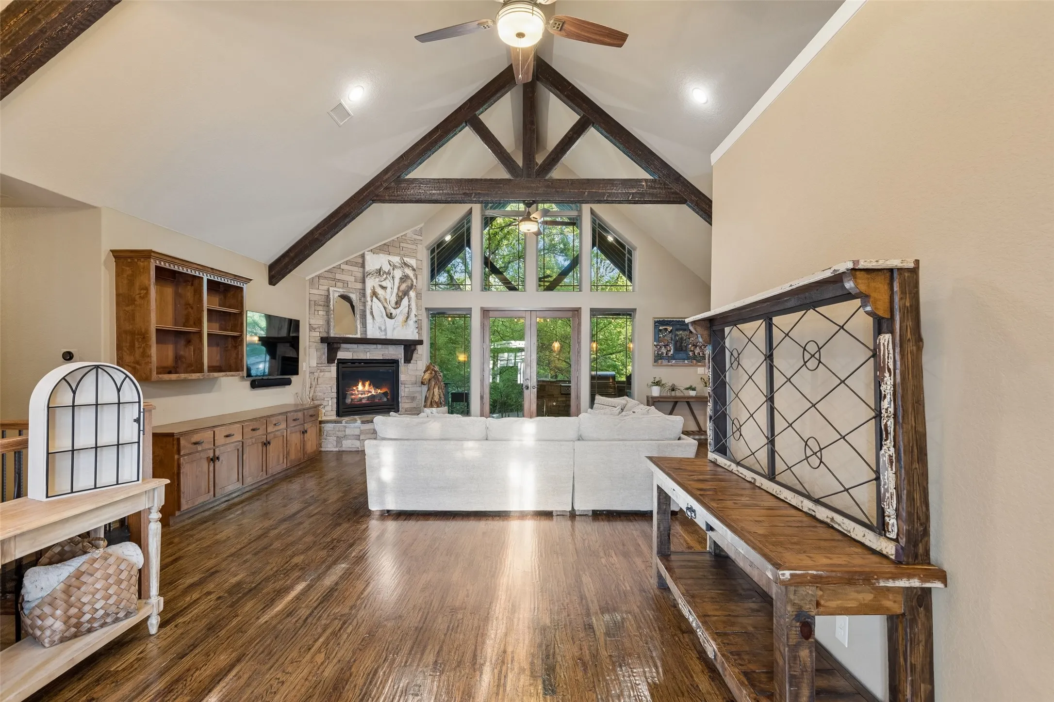 Single Family Residence For Sale in Denton County , 1402 Lakeview Boulevard, Denton, Texas 76208, 4 Bedroom, 4 Bathroom, 3 Garage spaces, 4,589 Sqft, built in 2013, Preowned, mls#21230960, Real Estate Agent in Denton, Homes For Sale in Denton county, Homes For Sale in Denton, Realtor in Denton Texas, Real Estate Brokerage Independent Realty Texas, Luminita Cordes Realtor
