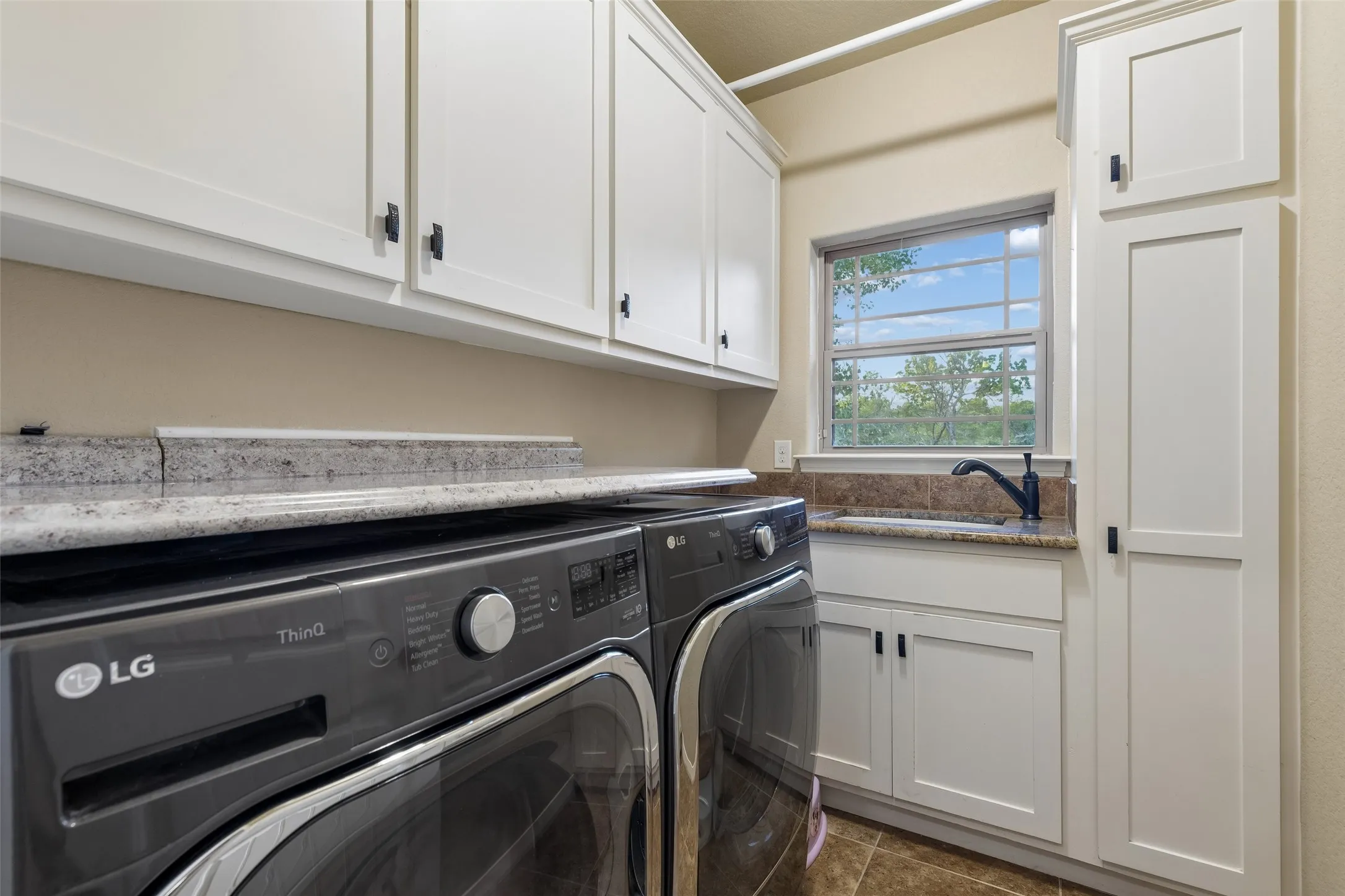 Single Family Residence For Sale in Denton County , 1402 Lakeview Boulevard, Denton, Texas 76208, 4 Bedroom, 4 Bathroom, 3 Garage spaces, 4,589 Sqft, built in 2013, Preowned, mls#21230960, Real Estate Agent in Denton, Homes For Sale in Denton county, Homes For Sale in Denton, Realtor in Denton Texas, Real Estate Brokerage Independent Realty Texas, Luminita Cordes Realtor