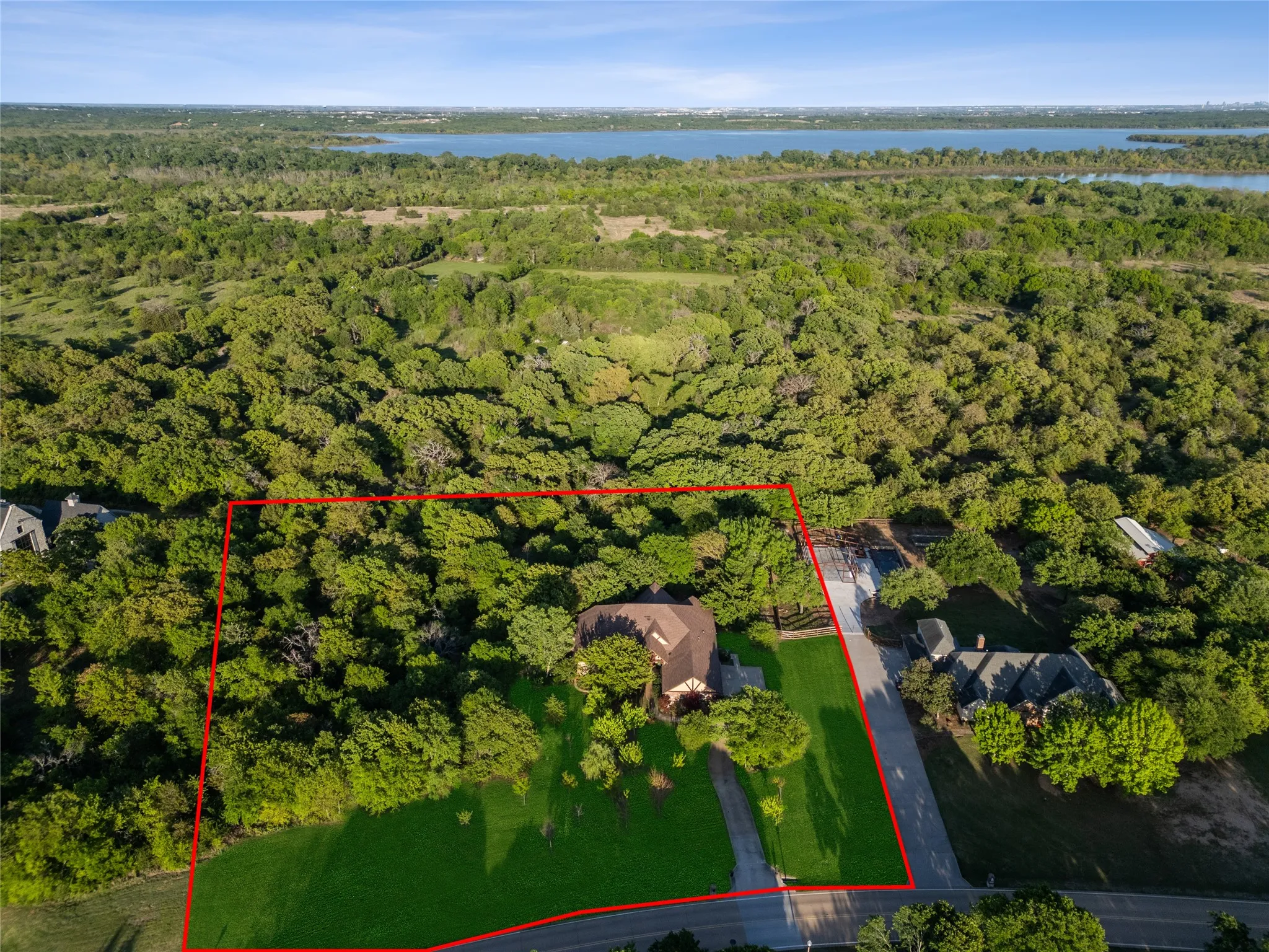 Single Family Residence For Sale in Denton County , 1402 Lakeview Boulevard, Denton, Texas 76208, 4 Bedroom, 4 Bathroom, 3 Garage spaces, 4,589 Sqft, built in 2013, Preowned, mls#21230960, Real Estate Agent in Denton, Homes For Sale in Denton county, Homes For Sale in Denton, Realtor in Denton Texas, Real Estate Brokerage Independent Realty Texas, Luminita Cordes Realtor