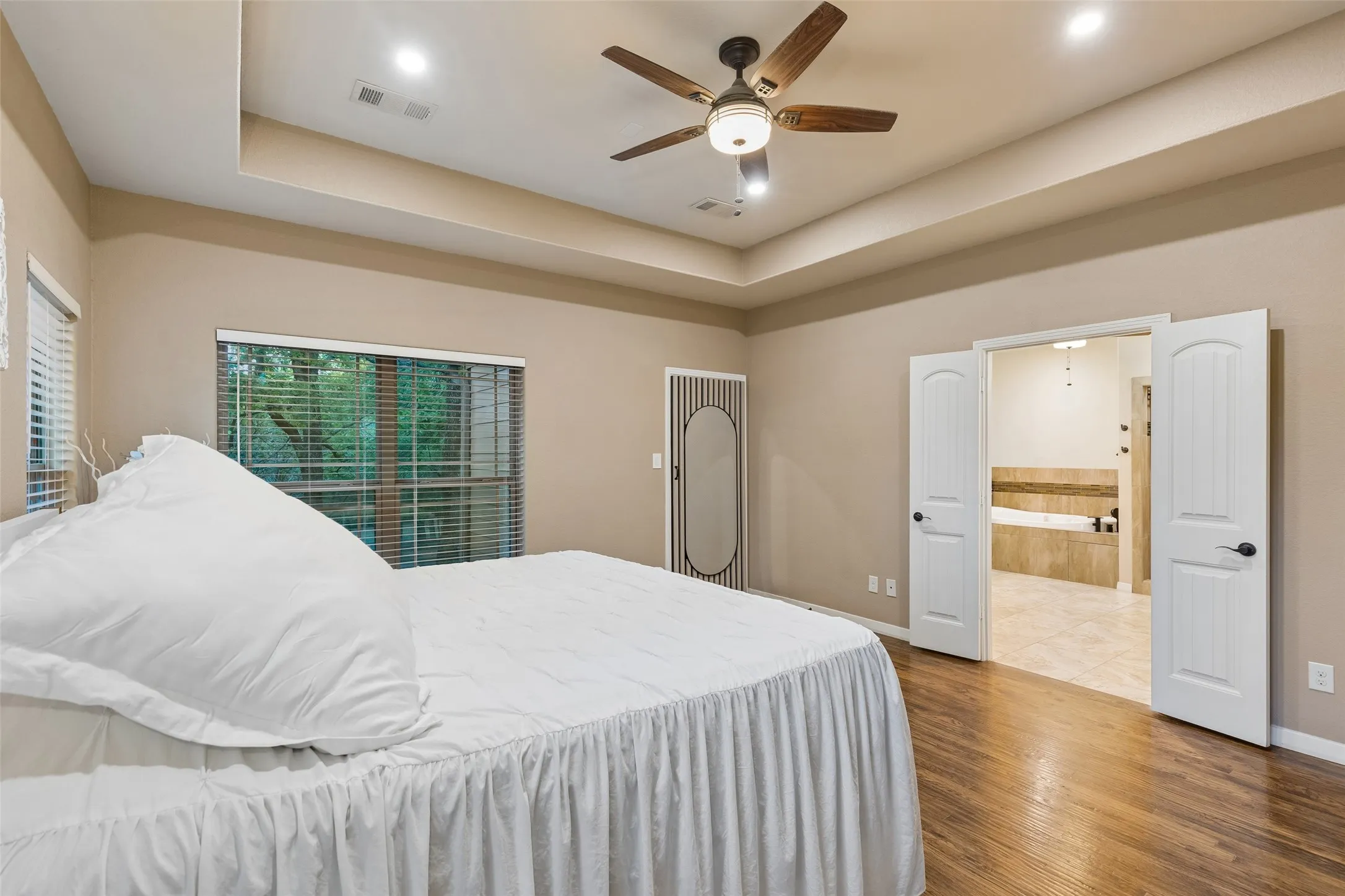 Single Family Residence For Sale in Denton County , 1402 Lakeview Boulevard, Denton, Texas 76208, 4 Bedroom, 4 Bathroom, 3 Garage spaces, 4,589 Sqft, built in 2013, Preowned, mls#21230960, Real Estate Agent in Denton, Homes For Sale in Denton county, Homes For Sale in Denton, Realtor in Denton Texas, Real Estate Brokerage Independent Realty Texas, Luminita Cordes Realtor