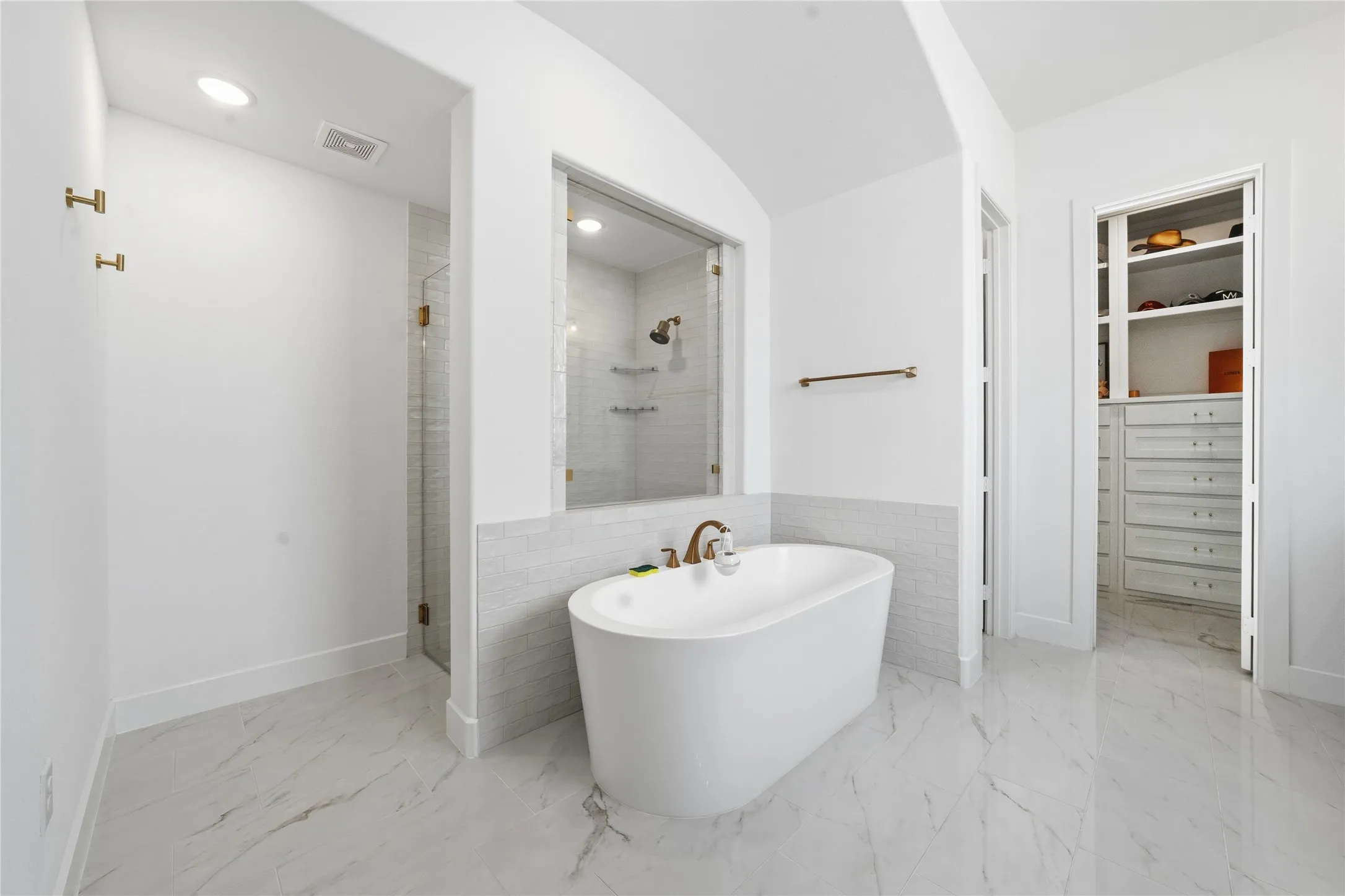 Single Family Residence For Sale in Collin County , 2912 Citation Road, Celina, Texas 75009, 5 Bedroom, 6 Bathroom, 3 Garage spaces, 4,358 Sqft, built in 2022, Preowned, mls#21232495, Real Estate Agent in Celina, Homes For Sale in Collin county, Homes For Sale in Celina, Realtor in Celina Texas, Real Estate Brokerage Independent Realty Texas, Luminita Cordes Realtor