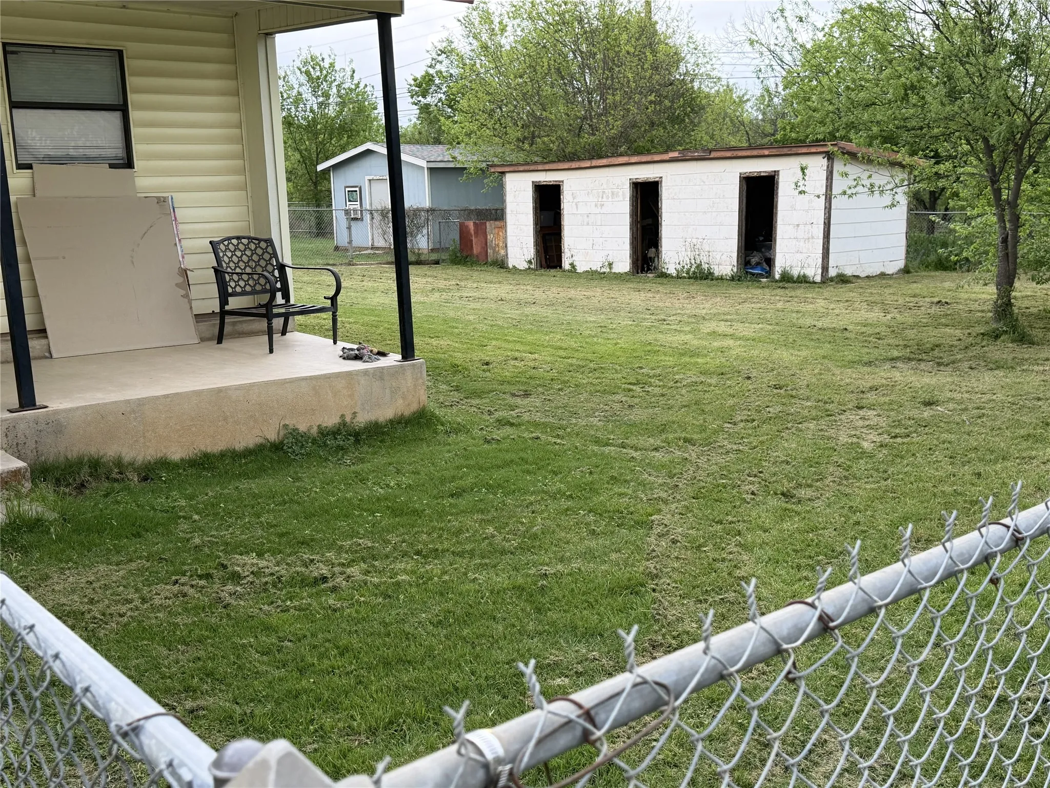 Single Family Residence For Sale in Brown County , 204 Bluffview Drive, Brownwood, Texas 76801, 4 Bedroom, 2 Bathroom, Garage spaces, 1,564 Sqft, built in 0, mls#21233898, Real Estate Agent in Brownwood, Homes For Sale in Brown county, Homes For Sale in Brownwood, Realtor in Brownwood Texas, Real Estate Brokerage Independent Realty Texas, Luminita Cordes Realtor