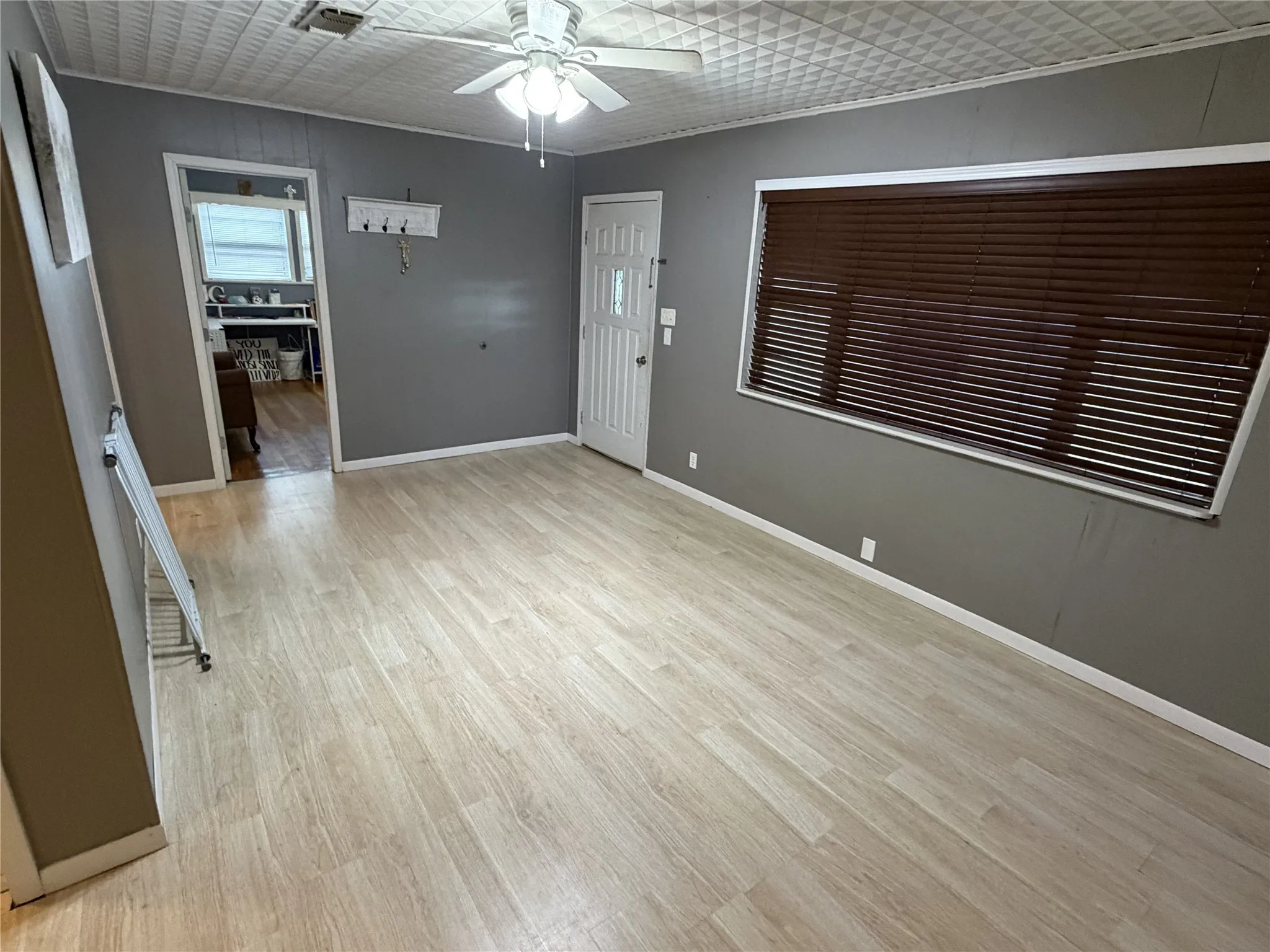 Single Family Residence For Sale in Brown County , 204 Bluffview Drive, Brownwood, Texas 76801, 4 Bedroom, 2 Bathroom, Garage spaces, 1,564 Sqft, built in 0, mls#21233898, Real Estate Agent in Brownwood, Homes For Sale in Brown county, Homes For Sale in Brownwood, Realtor in Brownwood Texas, Real Estate Brokerage Independent Realty Texas, Luminita Cordes Realtor