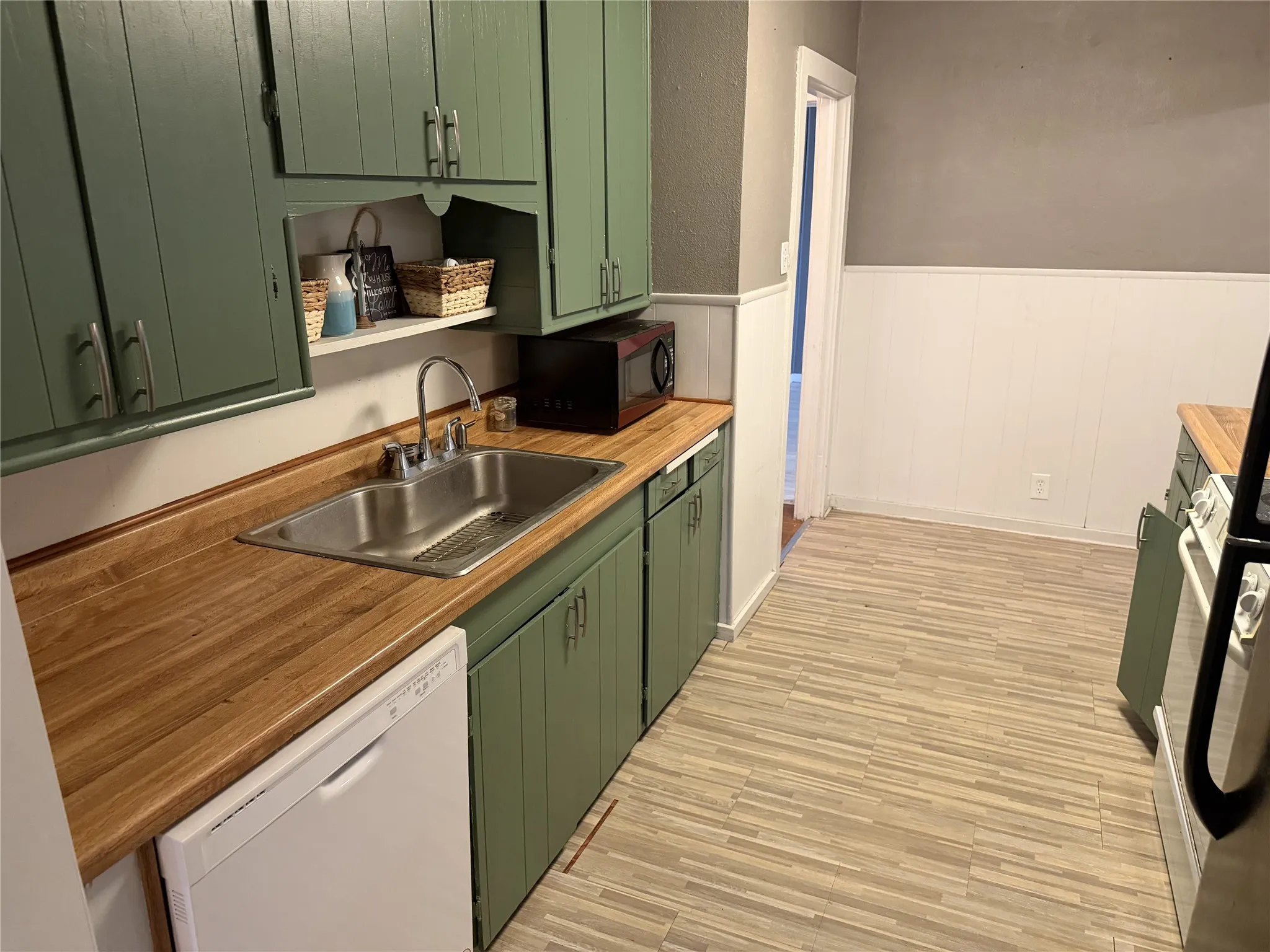 Single Family Residence For Sale in Brown County , 204 Bluffview Drive, Brownwood, Texas 76801, 4 Bedroom, 2 Bathroom, Garage spaces, 1,564 Sqft, built in 0, mls#21233898, Real Estate Agent in Brownwood, Homes For Sale in Brown county, Homes For Sale in Brownwood, Realtor in Brownwood Texas, Real Estate Brokerage Independent Realty Texas, Luminita Cordes Realtor