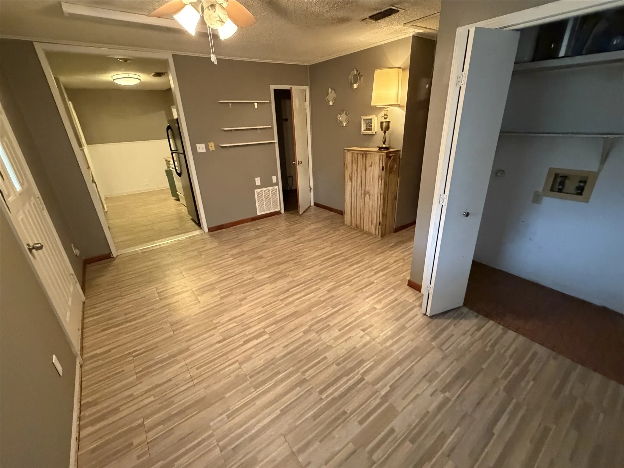 Single Family Residence For Sale in Brown County , 204 Bluffview Drive, Brownwood, Texas 76801, 4 Bedroom, 2 Bathroom, Garage spaces, 1,564 Sqft, built in 0, mls#21233898, Real Estate Agent in Brownwood, Homes For Sale in Brown county, Homes For Sale in Brownwood, Realtor in Brownwood Texas, Real Estate Brokerage Independent Realty Texas, Luminita Cordes Realtor