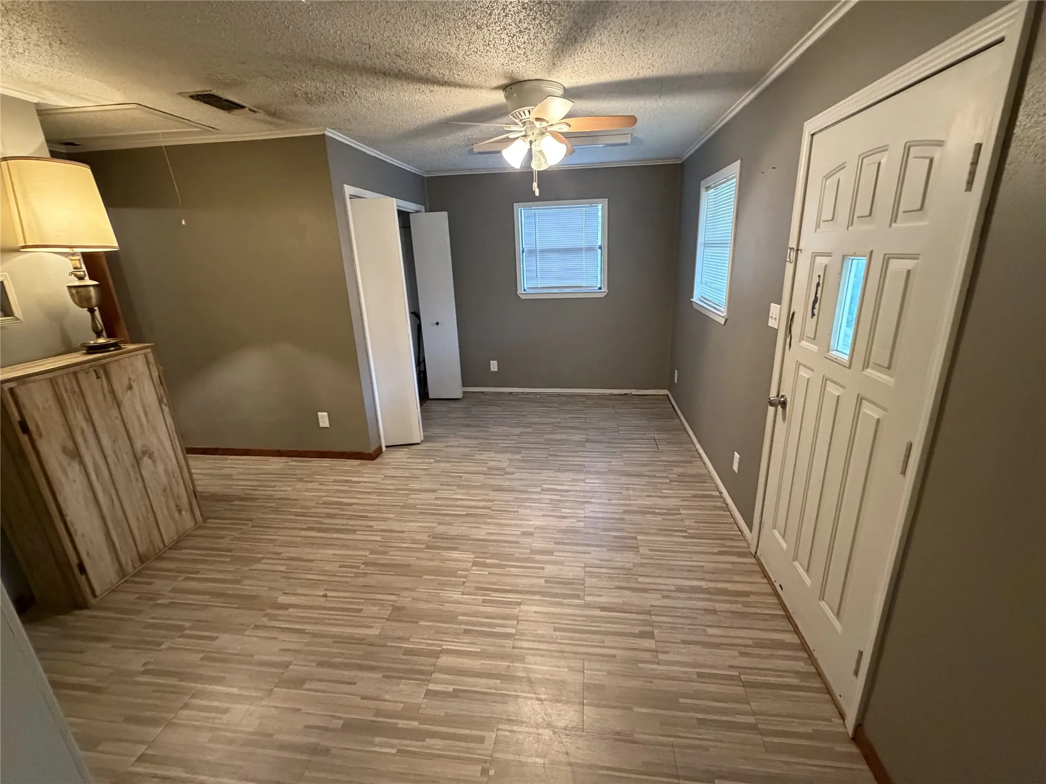 Single Family Residence For Sale in Brown County , 204 Bluffview Drive, Brownwood, Texas 76801, 4 Bedroom, 2 Bathroom, Garage spaces, 1,564 Sqft, built in 0, mls#21233898, Real Estate Agent in Brownwood, Homes For Sale in Brown county, Homes For Sale in Brownwood, Realtor in Brownwood Texas, Real Estate Brokerage Independent Realty Texas, Luminita Cordes Realtor