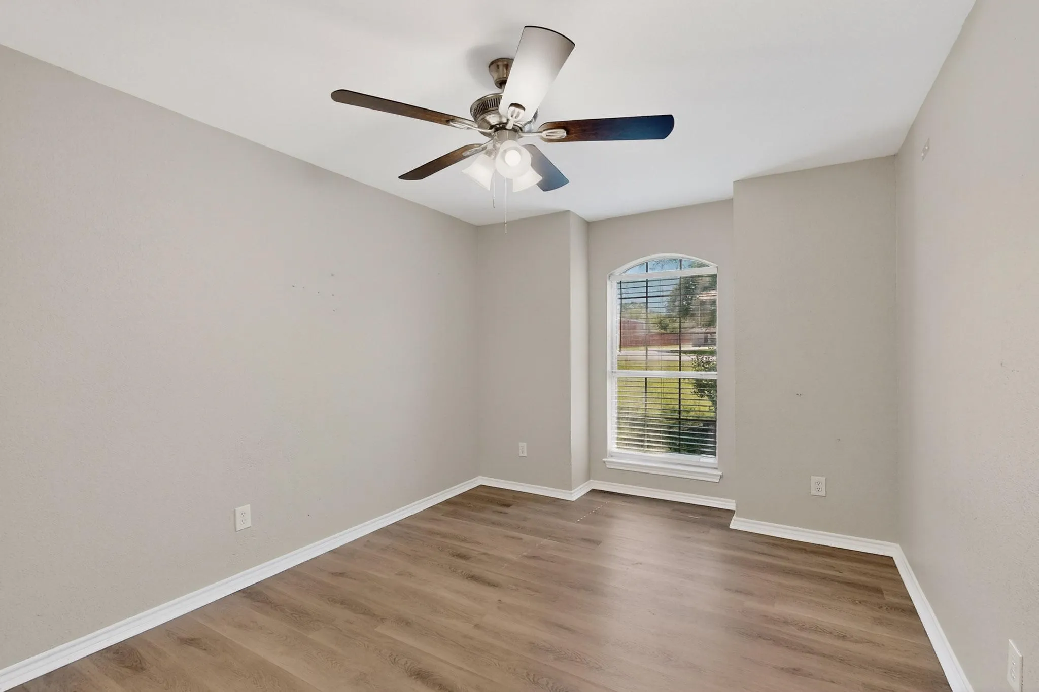 Unfurnished room featuring wood finished floors and a ceiling fan