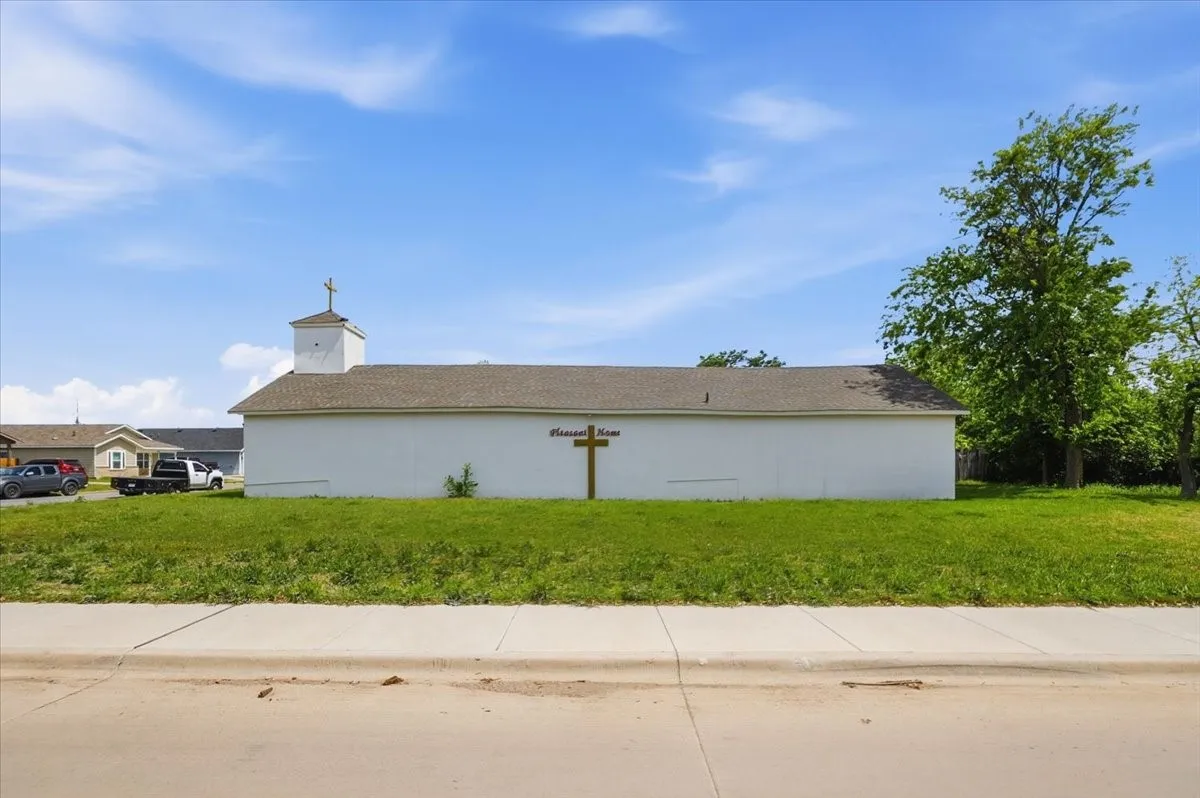 Business For Sale in Tarrant County , 1700 E Davis Avenue, Fort Worth, Texas 76104, 0, 0, Garage spaces, 0 Sqft, built in 1950, Preowned, mls#21233941, Real Estate Agent in Fort Worth, Homes For Sale in Tarrant county, Homes For Sale in Fort Worth, Realtor in Fort Worth Texas, Real Estate Brokerage Independent Realty Texas, Luminita Cordes Realtor