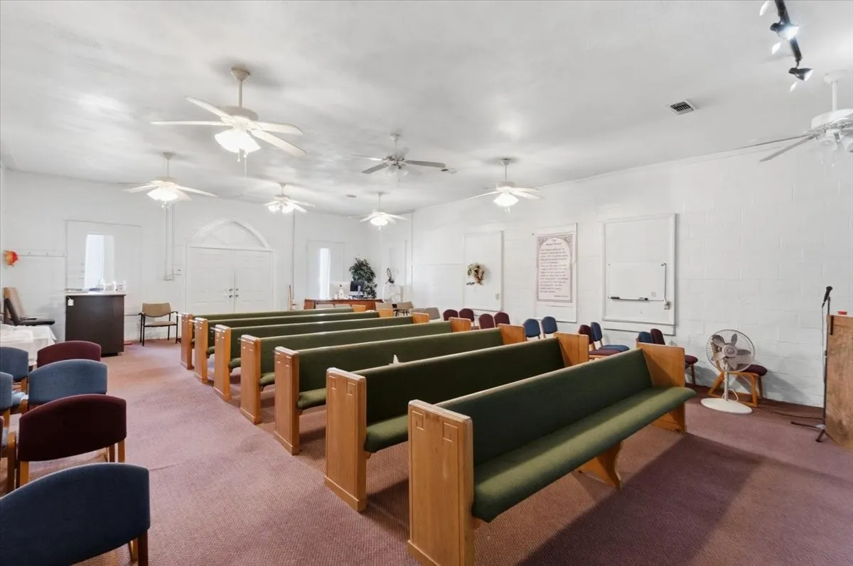 Business For Sale in Tarrant County , 1700 E Davis Avenue, Fort Worth, Texas 76104, 0, 0, Garage spaces, 0 Sqft, built in 1950, Preowned, mls#21233941, Real Estate Agent in Fort Worth, Homes For Sale in Tarrant county, Homes For Sale in Fort Worth, Realtor in Fort Worth Texas, Real Estate Brokerage Independent Realty Texas, Luminita Cordes Realtor