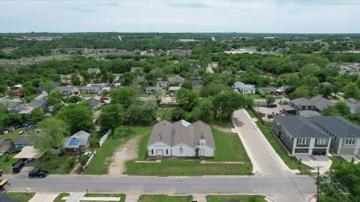 Business For Sale in Tarrant County , 1700 E Davis Avenue, Fort Worth, Texas 76104, 0, 0, Garage spaces, 0 Sqft, built in 1950, Preowned, mls#21233941, Real Estate Agent in Fort Worth, Homes For Sale in Tarrant county, Homes For Sale in Fort Worth, Realtor in Fort Worth Texas, Real Estate Brokerage Independent Realty Texas, Luminita Cordes Realtor