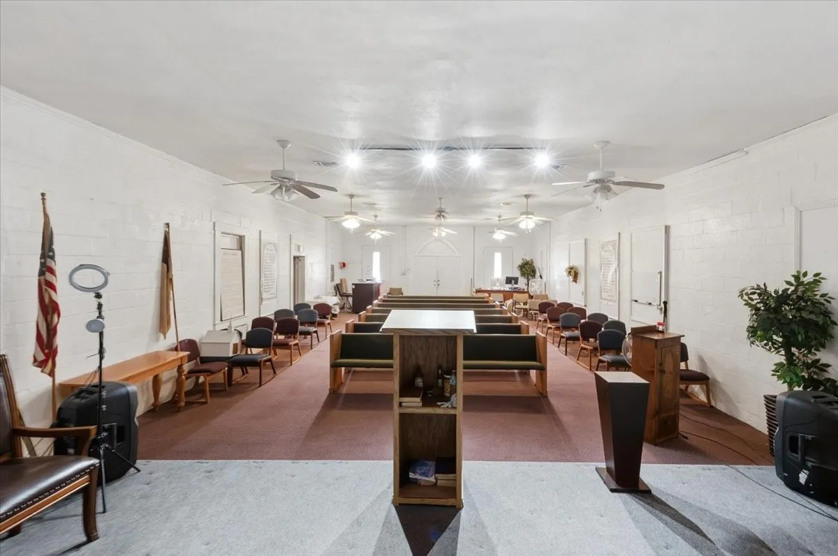 Business For Sale in Tarrant County , 1700 E Davis Avenue, Fort Worth, Texas 76104, 0, 0, Garage spaces, 0 Sqft, built in 1950, Preowned, mls#21233941, Real Estate Agent in Fort Worth, Homes For Sale in Tarrant county, Homes For Sale in Fort Worth, Realtor in Fort Worth Texas, Real Estate Brokerage Independent Realty Texas, Luminita Cordes Realtor