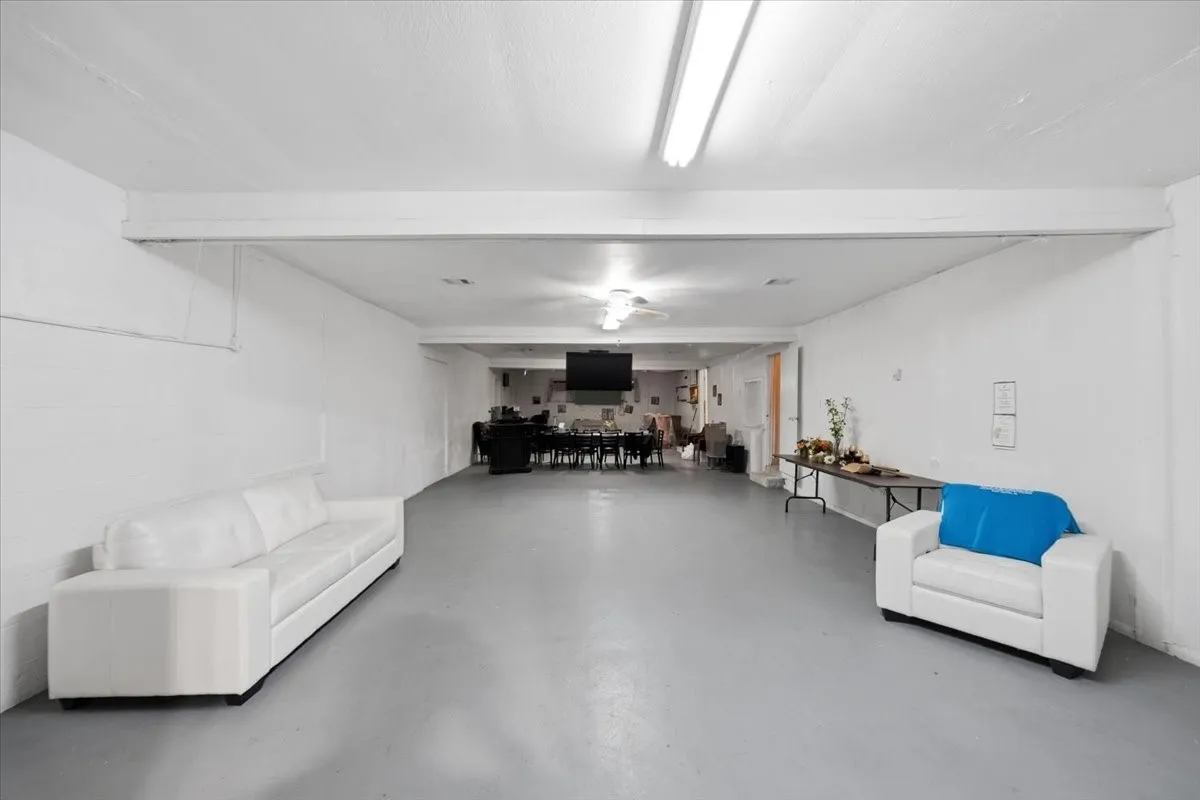 Business For Sale in Tarrant County , 1700 E Davis Avenue, Fort Worth, Texas 76104, 0, 0, Garage spaces, 0 Sqft, built in 1950, Preowned, mls#21233941, Real Estate Agent in Fort Worth, Homes For Sale in Tarrant county, Homes For Sale in Fort Worth, Realtor in Fort Worth Texas, Real Estate Brokerage Independent Realty Texas, Luminita Cordes Realtor
