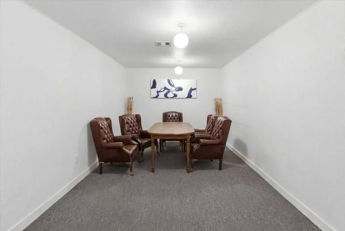 Business For Sale in Tarrant County , 1700 E Davis Avenue, Fort Worth, Texas 76104, 0, 0, Garage spaces, 0 Sqft, built in 1950, Preowned, mls#21233941, Real Estate Agent in Fort Worth, Homes For Sale in Tarrant county, Homes For Sale in Fort Worth, Realtor in Fort Worth Texas, Real Estate Brokerage Independent Realty Texas, Luminita Cordes Realtor