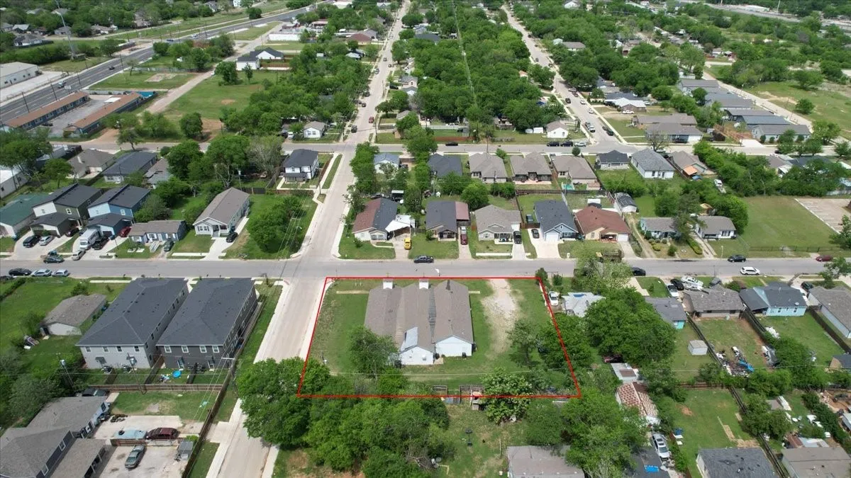 Business For Sale in Tarrant County , 1700 E Davis Avenue, Fort Worth, Texas 76104, 0, 0, Garage spaces, 0 Sqft, built in 1950, Preowned, mls#21233941, Real Estate Agent in Fort Worth, Homes For Sale in Tarrant county, Homes For Sale in Fort Worth, Realtor in Fort Worth Texas, Real Estate Brokerage Independent Realty Texas, Luminita Cordes Realtor