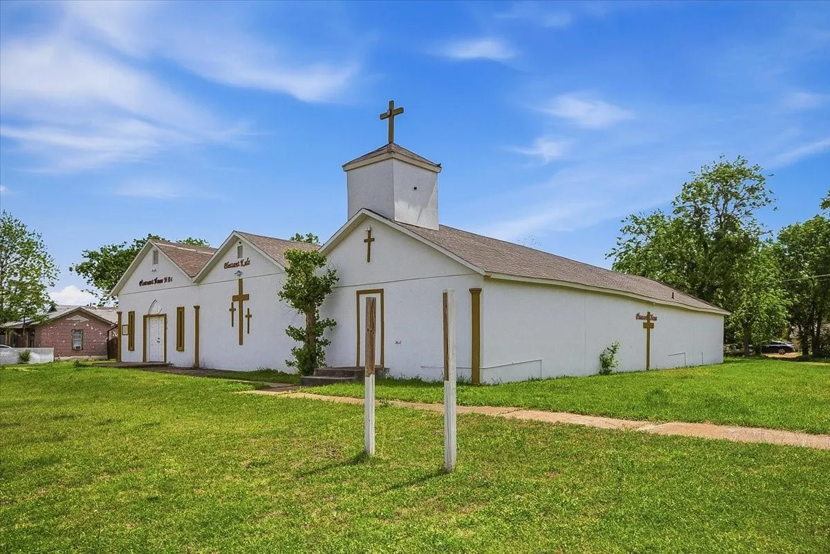 Business For Sale in Tarrant County , 1700 E Davis Avenue, Fort Worth, Texas 76104, 0, 0, Garage spaces, 0 Sqft, built in 1950, Preowned, mls#21233941, Real Estate Agent in Fort Worth, Homes For Sale in Tarrant county, Homes For Sale in Fort Worth, Realtor in Fort Worth Texas, Real Estate Brokerage Independent Realty Texas, Luminita Cordes Realtor