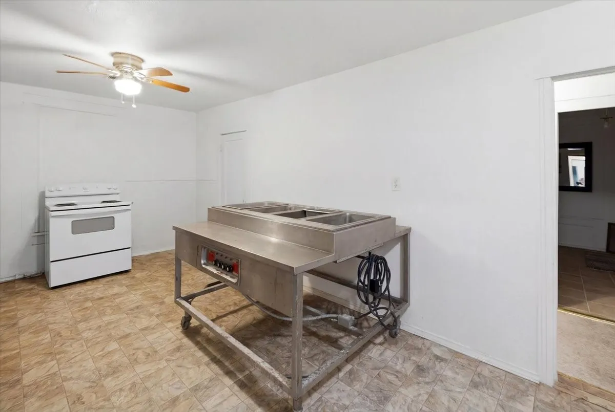 Business For Sale in Tarrant County , 1700 E Davis Avenue, Fort Worth, Texas 76104, 0, 0, Garage spaces, 0 Sqft, built in 1950, Preowned, mls#21233941, Real Estate Agent in Fort Worth, Homes For Sale in Tarrant county, Homes For Sale in Fort Worth, Realtor in Fort Worth Texas, Real Estate Brokerage Independent Realty Texas, Luminita Cordes Realtor