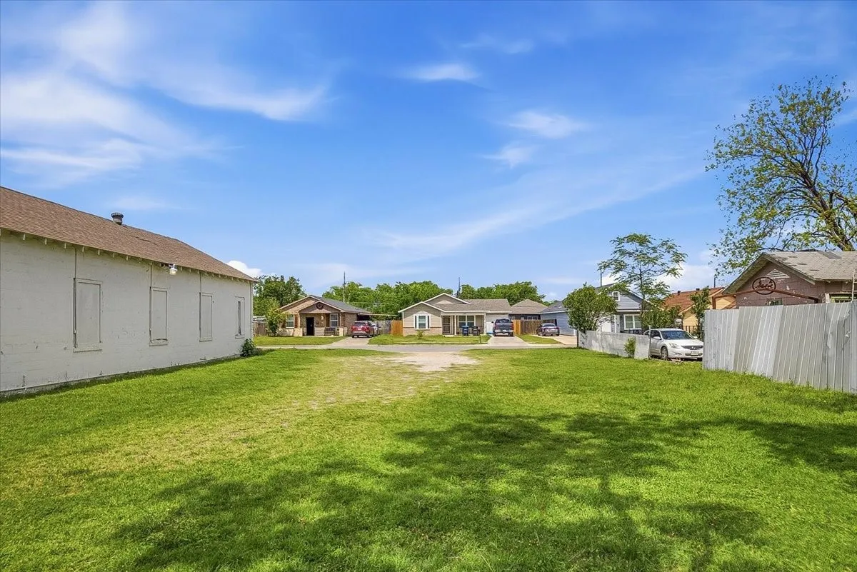 Business For Sale in Tarrant County , 1700 E Davis Avenue, Fort Worth, Texas 76104, 0, 0, Garage spaces, 0 Sqft, built in 1950, Preowned, mls#21233941, Real Estate Agent in Fort Worth, Homes For Sale in Tarrant county, Homes For Sale in Fort Worth, Realtor in Fort Worth Texas, Real Estate Brokerage Independent Realty Texas, Luminita Cordes Realtor