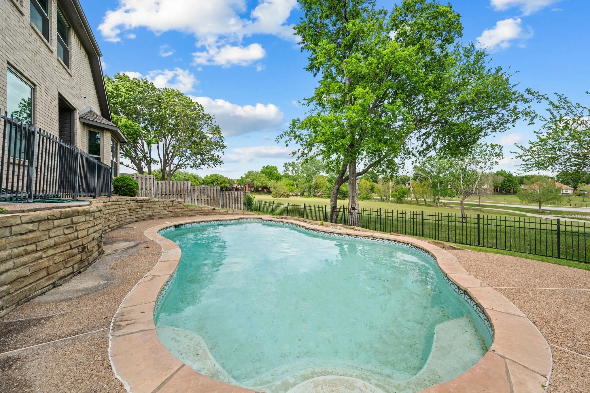 Single Family Residence For Sale in Denton County , 3645 Cottonwood Springs Drive, The Colony, Texas 75056, 5 Bedroom, 3 Bathroom, 2 Garage spaces, 3,378 Sqft, built in 1997, mls#21233829, Real Estate Agent in The Colony, Homes For Sale in Denton county, Homes For Sale in The Colony, Realtor in The Colony Texas, Real Estate Brokerage Independent Realty Texas, Luminita Cordes Realtor
