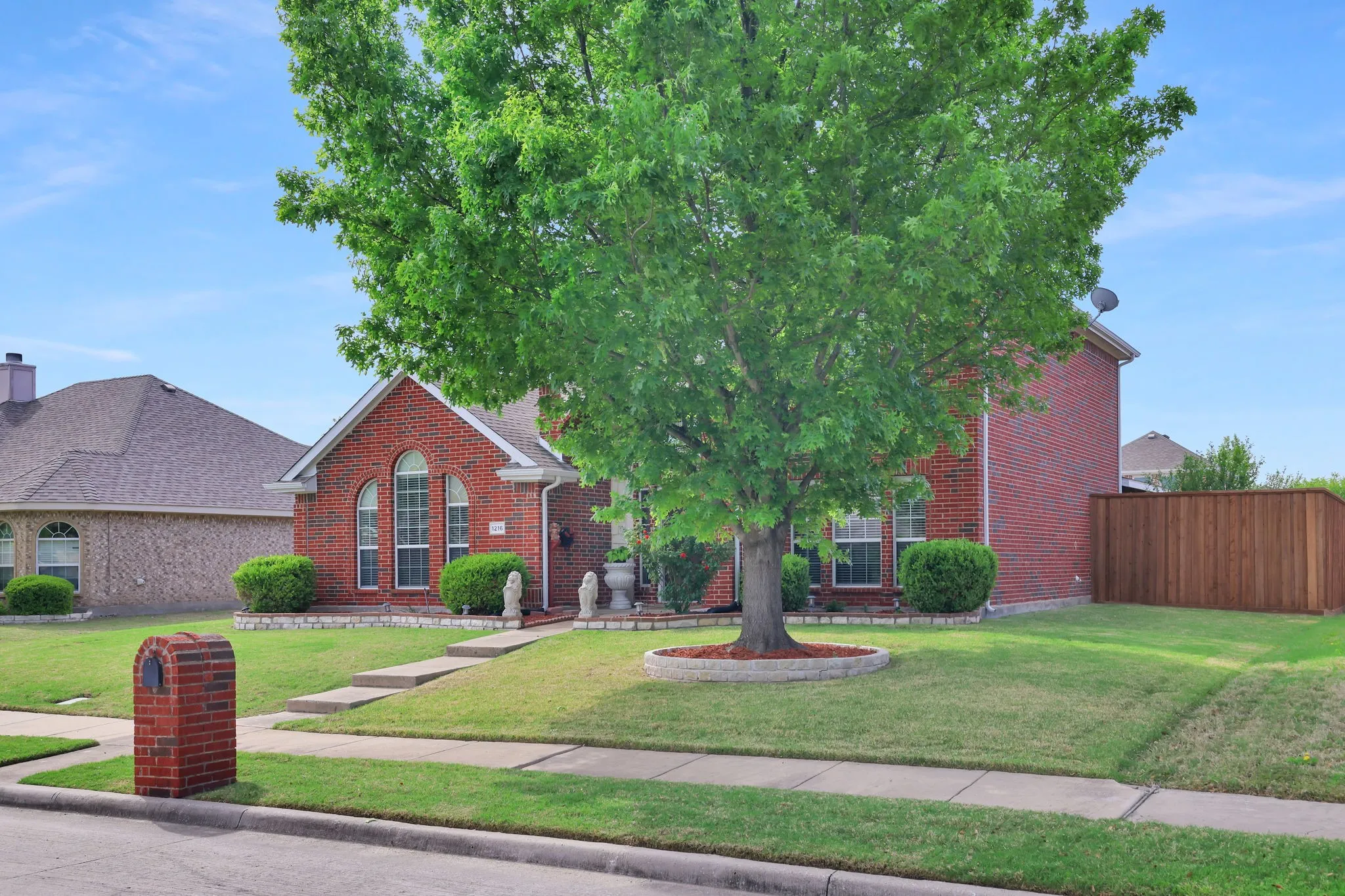 Single Family Residence For Sale in Collin County , 1216 Majestic Way, Wylie, Texas 75098, 3 Bedroom, 3 Bathroom, 2 Garage spaces, 2,258 Sqft, built in 2006, Preowned, mls#21233826, Real Estate Agent in Wylie, Homes For Sale in Collin county, Homes For Sale in Wylie, Realtor in Wylie Texas, Real Estate Brokerage Independent Realty Texas, Luminita Cordes Realtor