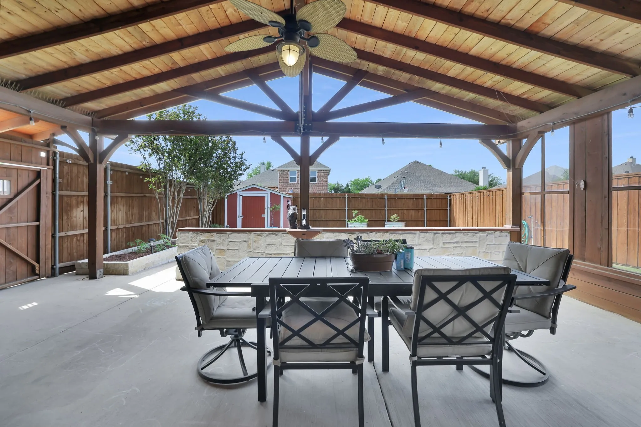 Single Family Residence For Sale in Collin County , 1216 Majestic Way, Wylie, Texas 75098, 3 Bedroom, 3 Bathroom, 2 Garage spaces, 2,258 Sqft, built in 2006, Preowned, mls#21233826, Real Estate Agent in Wylie, Homes For Sale in Collin county, Homes For Sale in Wylie, Realtor in Wylie Texas, Real Estate Brokerage Independent Realty Texas, Luminita Cordes Realtor