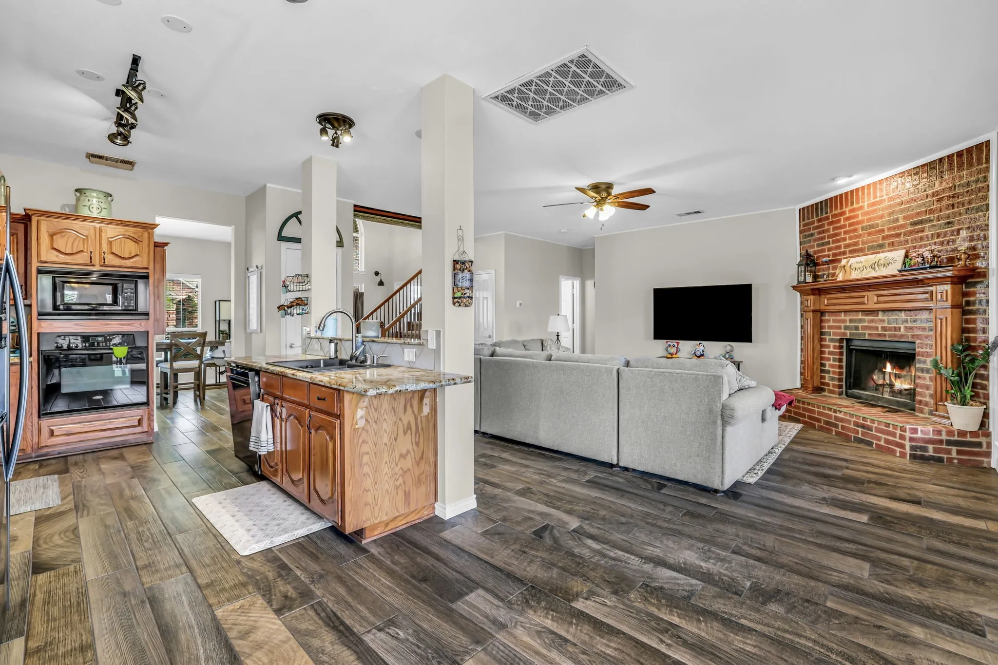 Single Family Residence For Sale in Collin County , 1216 Majestic Way, Wylie, Texas 75098, 3 Bedroom, 3 Bathroom, 2 Garage spaces, 2,258 Sqft, built in 2006, Preowned, mls#21233826, Real Estate Agent in Wylie, Homes For Sale in Collin county, Homes For Sale in Wylie, Realtor in Wylie Texas, Real Estate Brokerage Independent Realty Texas, Luminita Cordes Realtor