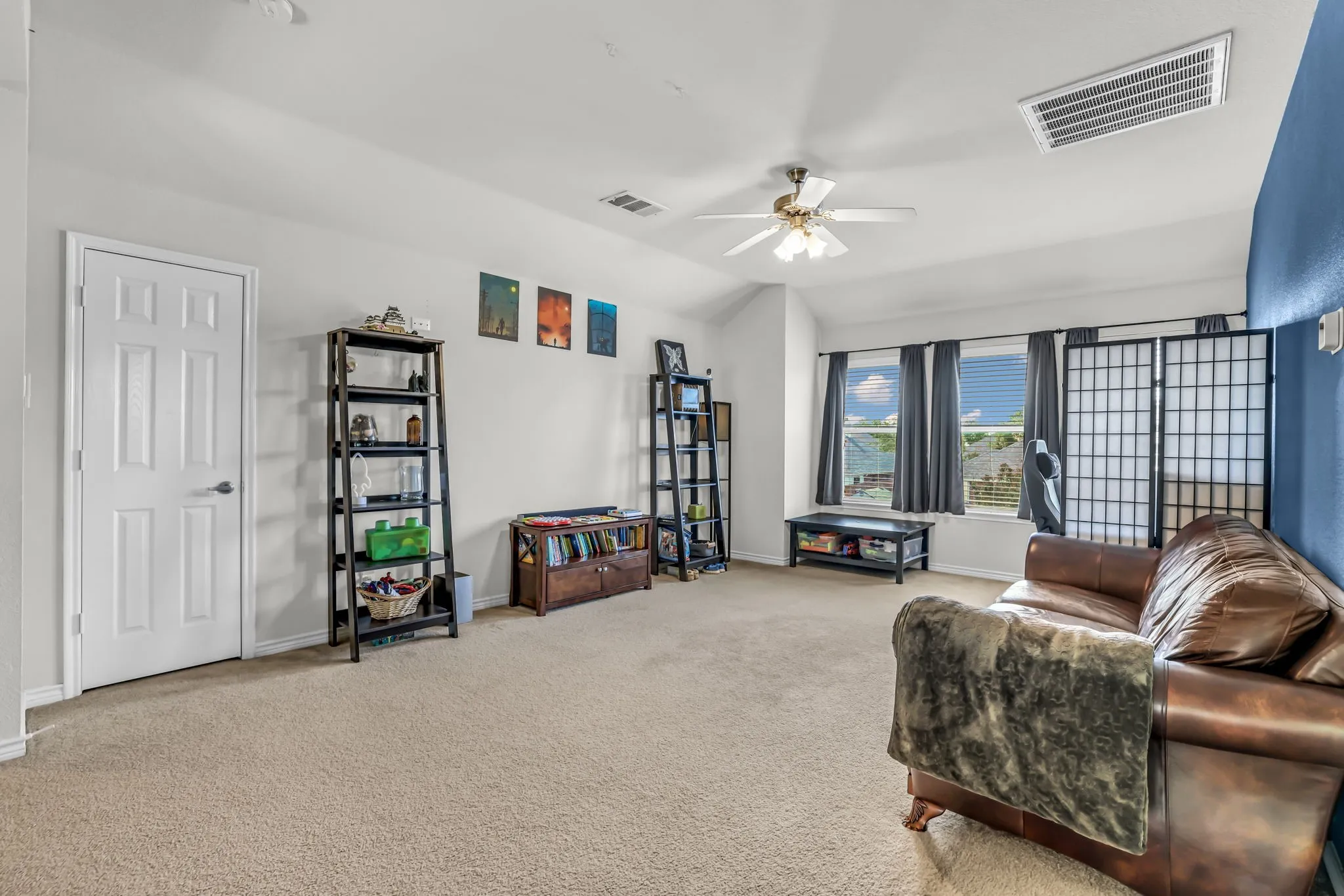 Single Family Residence For Sale in Collin County , 1216 Majestic Way, Wylie, Texas 75098, 3 Bedroom, 3 Bathroom, 2 Garage spaces, 2,258 Sqft, built in 2006, Preowned, mls#21233826, Real Estate Agent in Wylie, Homes For Sale in Collin county, Homes For Sale in Wylie, Realtor in Wylie Texas, Real Estate Brokerage Independent Realty Texas, Luminita Cordes Realtor