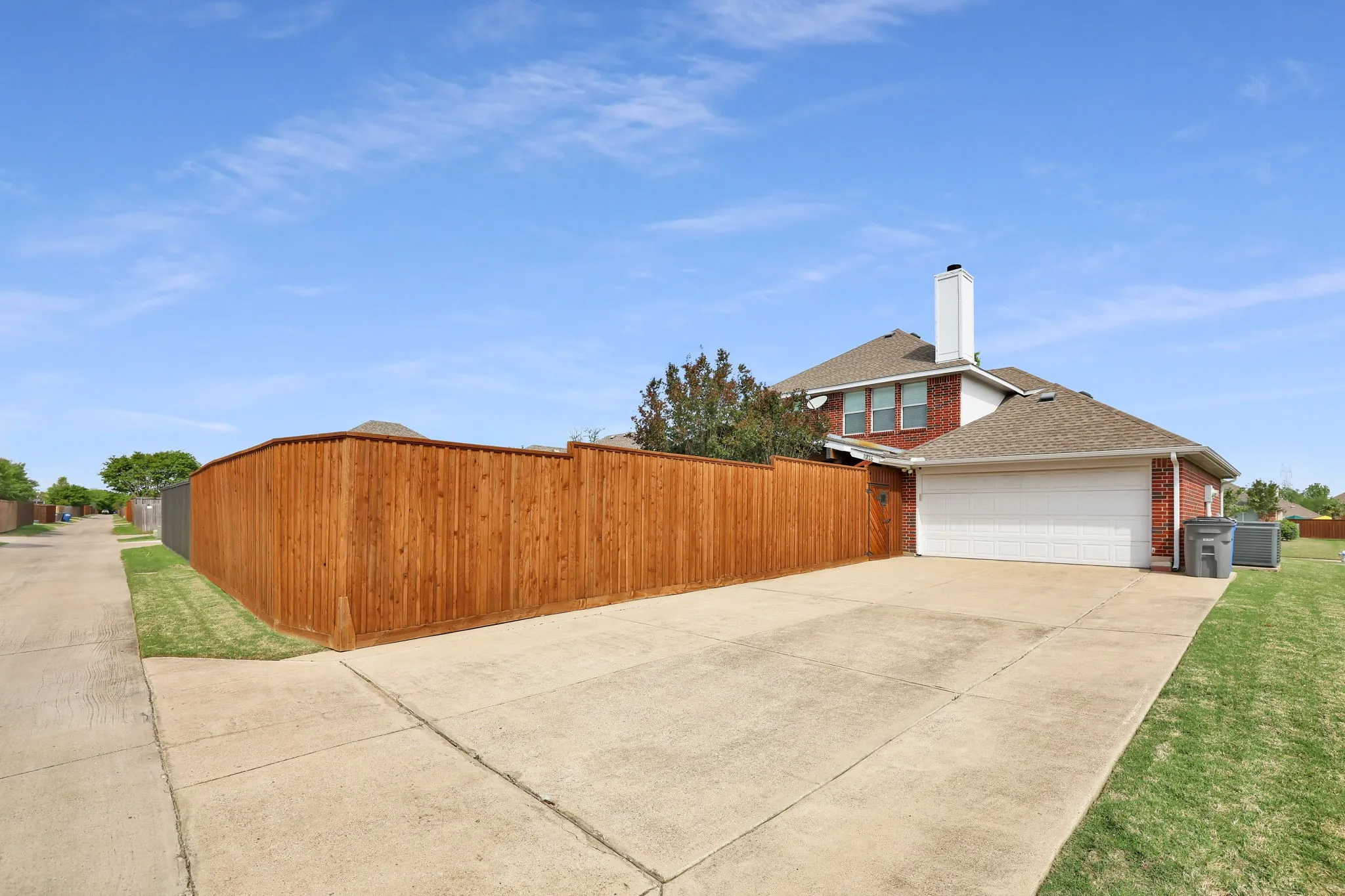 Single Family Residence For Sale in Collin County , 1216 Majestic Way, Wylie, Texas 75098, 3 Bedroom, 3 Bathroom, 2 Garage spaces, 2,258 Sqft, built in 2006, Preowned, mls#21233826, Real Estate Agent in Wylie, Homes For Sale in Collin county, Homes For Sale in Wylie, Realtor in Wylie Texas, Real Estate Brokerage Independent Realty Texas, Luminita Cordes Realtor