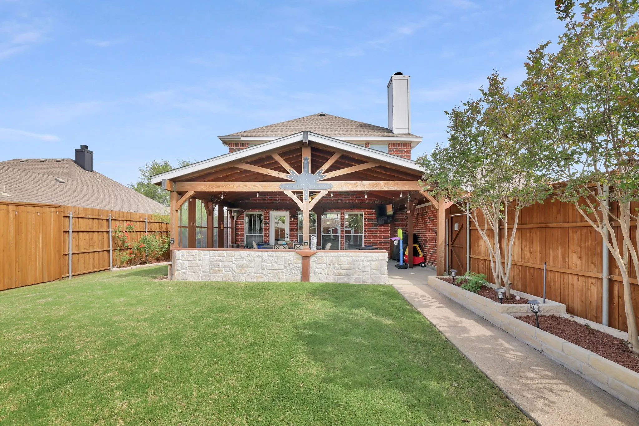 Single Family Residence For Sale in Collin County , 1216 Majestic Way, Wylie, Texas 75098, 3 Bedroom, 3 Bathroom, 2 Garage spaces, 2,258 Sqft, built in 2006, Preowned, mls#21233826, Real Estate Agent in Wylie, Homes For Sale in Collin county, Homes For Sale in Wylie, Realtor in Wylie Texas, Real Estate Brokerage Independent Realty Texas, Luminita Cordes Realtor