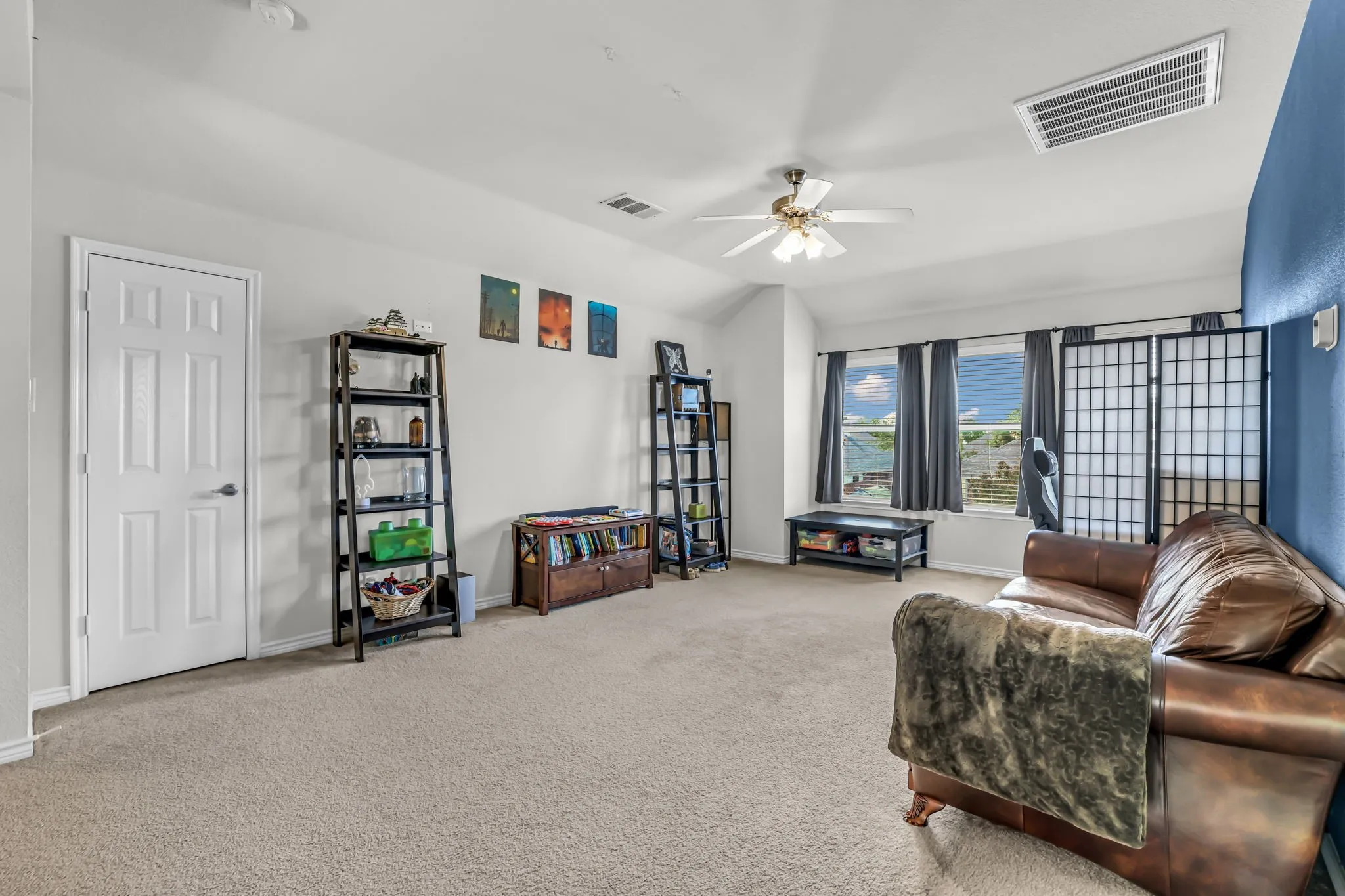 Single Family Residence For Sale in Collin County , 1216 Majestic Way, Wylie, Texas 75098, 3 Bedroom, 3 Bathroom, 2 Garage spaces, 2,258 Sqft, built in 2006, Preowned, mls#21233826, Real Estate Agent in Wylie, Homes For Sale in Collin county, Homes For Sale in Wylie, Realtor in Wylie Texas, Real Estate Brokerage Independent Realty Texas, Luminita Cordes Realtor