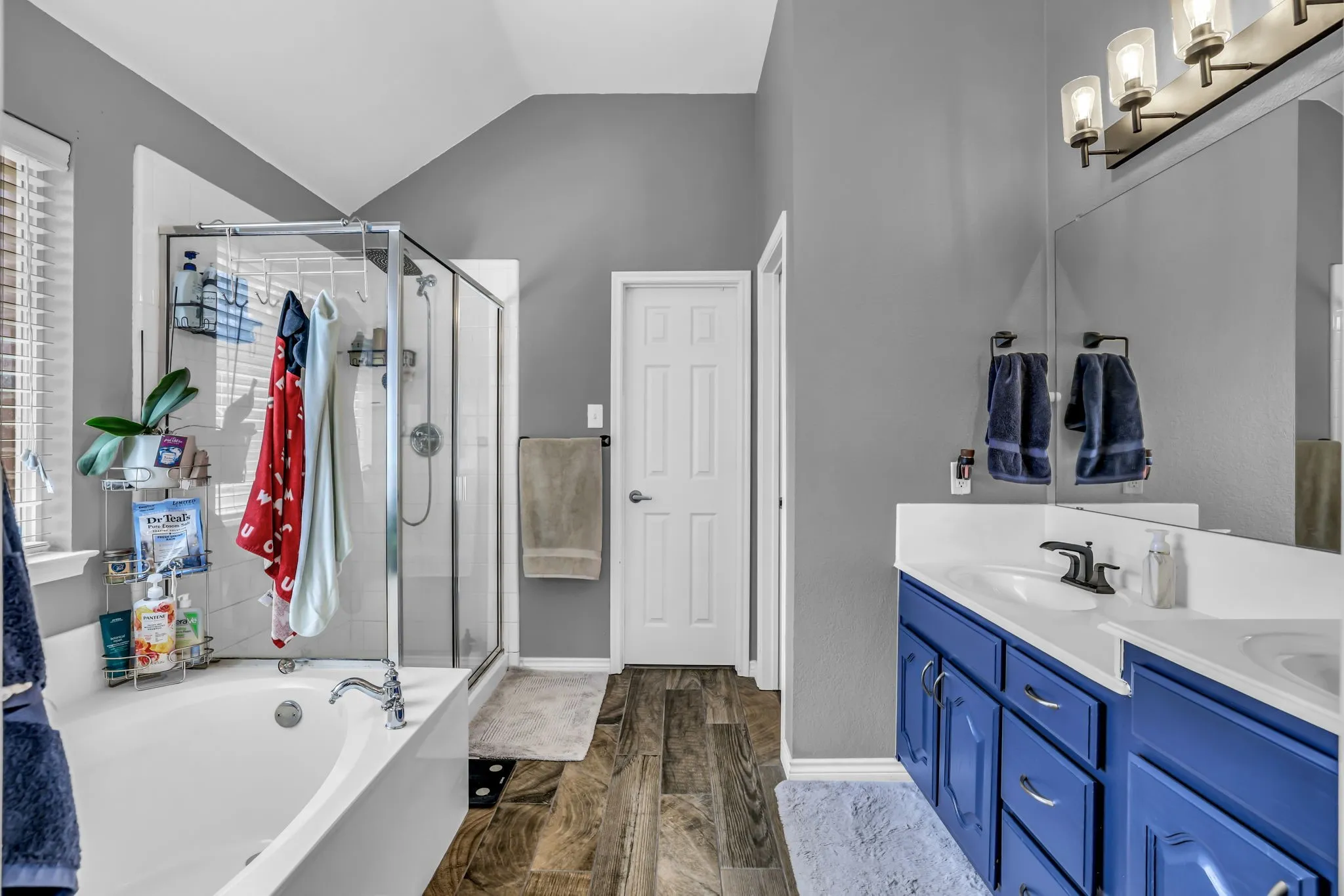 Single Family Residence For Sale in Collin County , 1216 Majestic Way, Wylie, Texas 75098, 3 Bedroom, 3 Bathroom, 2 Garage spaces, 2,258 Sqft, built in 2006, Preowned, mls#21233826, Real Estate Agent in Wylie, Homes For Sale in Collin county, Homes For Sale in Wylie, Realtor in Wylie Texas, Real Estate Brokerage Independent Realty Texas, Luminita Cordes Realtor