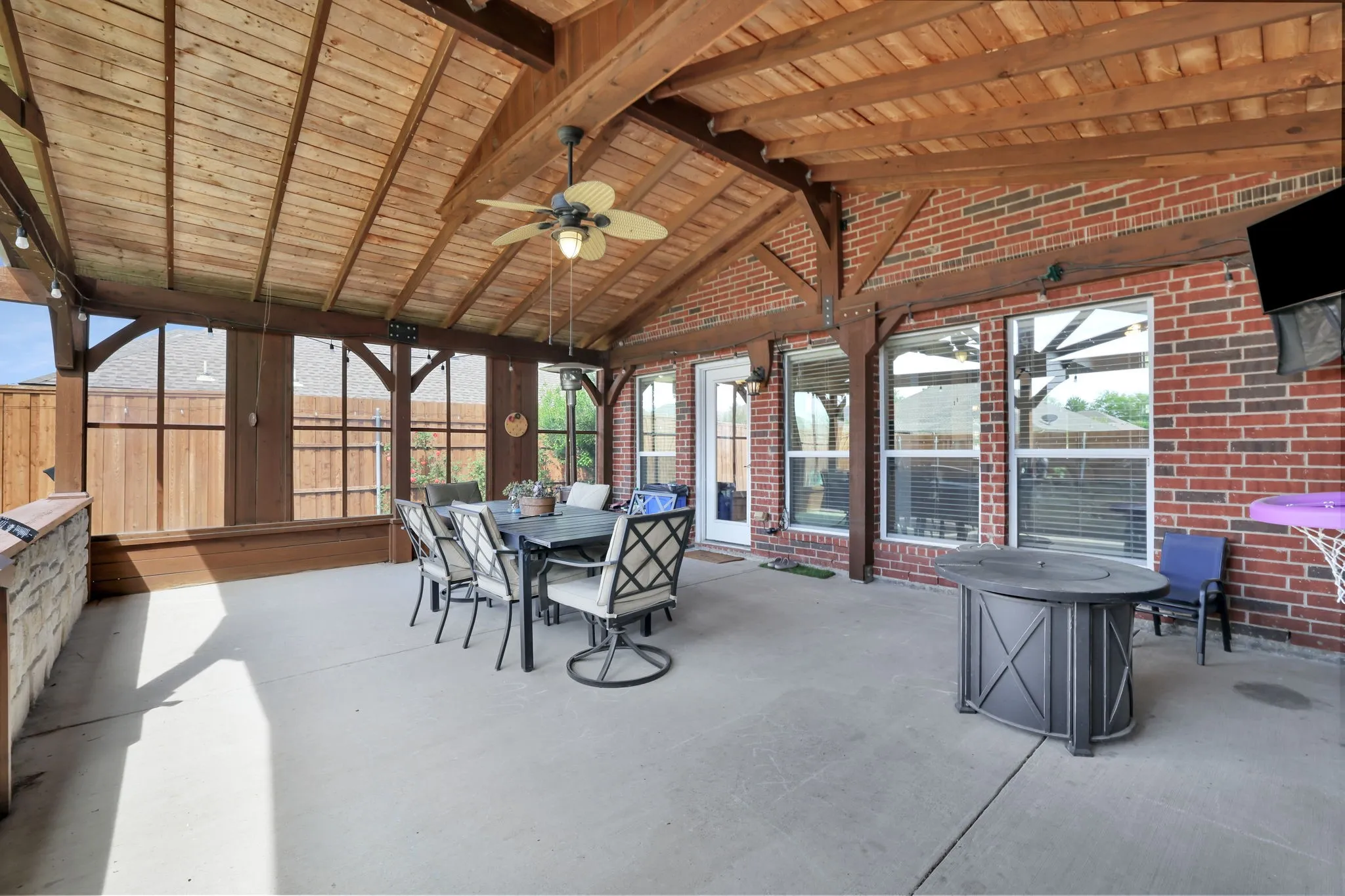 Single Family Residence For Sale in Collin County , 1216 Majestic Way, Wylie, Texas 75098, 3 Bedroom, 3 Bathroom, 2 Garage spaces, 2,258 Sqft, built in 2006, Preowned, mls#21233826, Real Estate Agent in Wylie, Homes For Sale in Collin county, Homes For Sale in Wylie, Realtor in Wylie Texas, Real Estate Brokerage Independent Realty Texas, Luminita Cordes Realtor