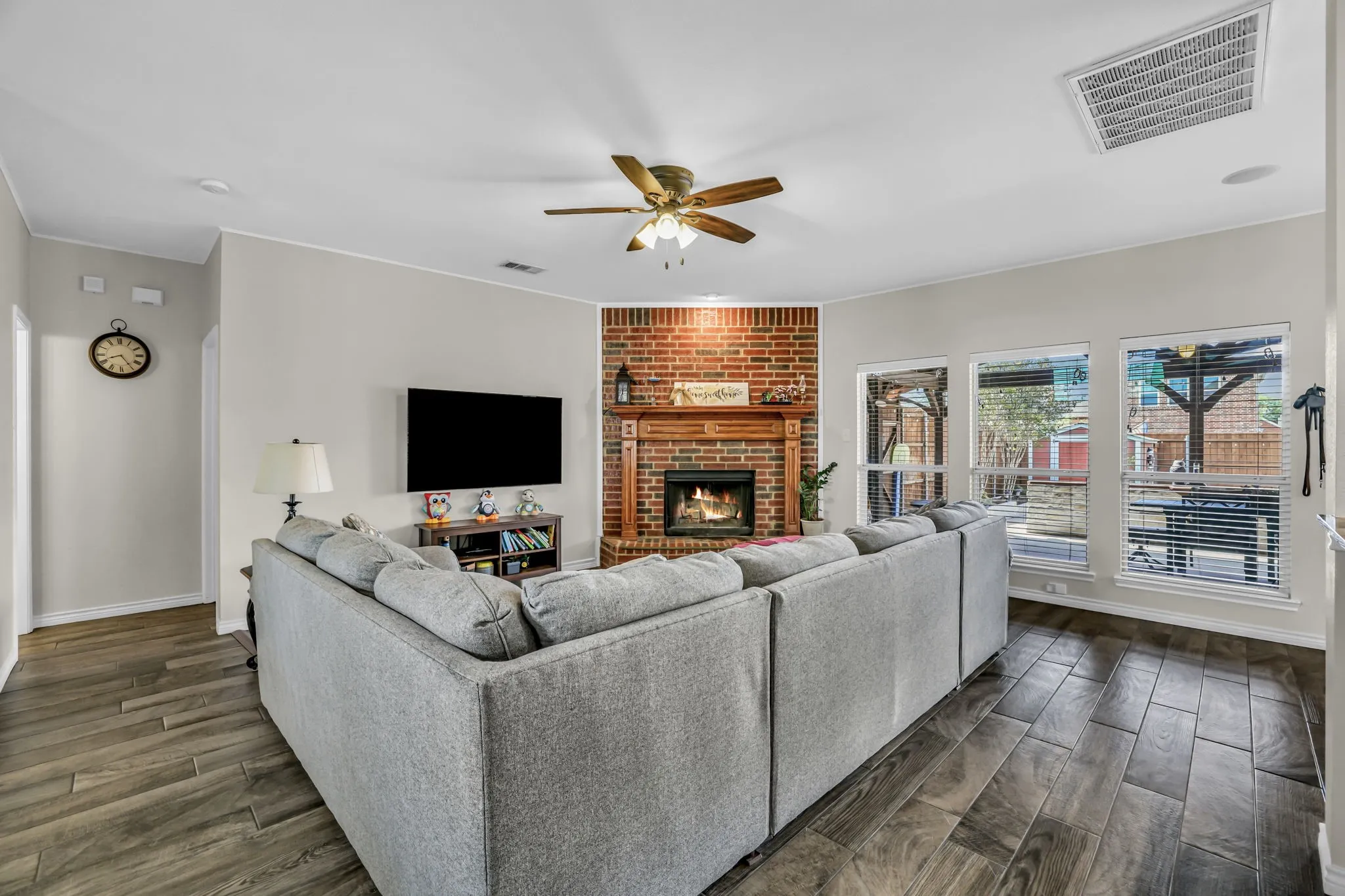 Single Family Residence For Sale in Collin County , 1216 Majestic Way, Wylie, Texas 75098, 3 Bedroom, 3 Bathroom, 2 Garage spaces, 2,258 Sqft, built in 2006, Preowned, mls#21233826, Real Estate Agent in Wylie, Homes For Sale in Collin county, Homes For Sale in Wylie, Realtor in Wylie Texas, Real Estate Brokerage Independent Realty Texas, Luminita Cordes Realtor