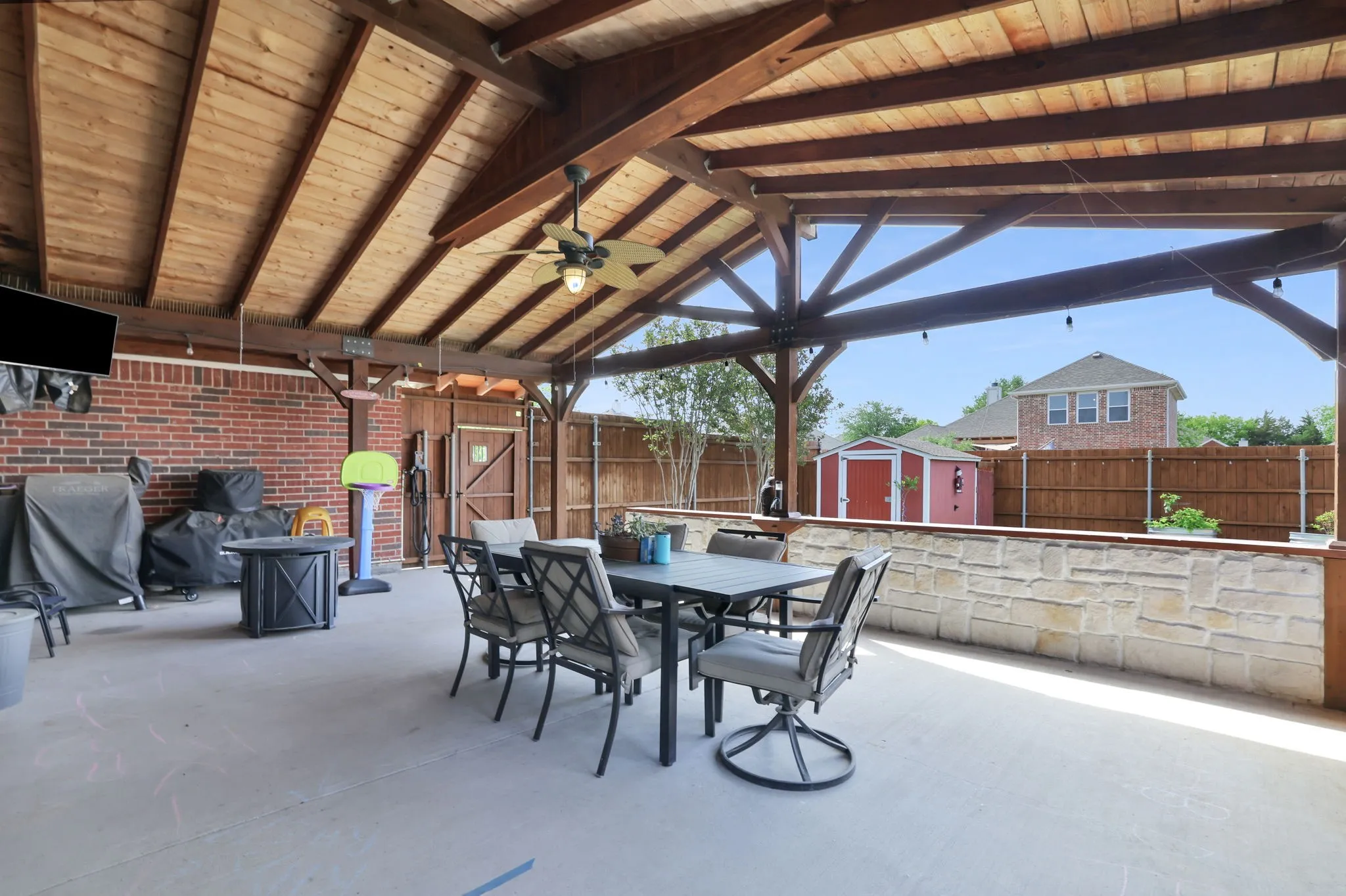 Single Family Residence For Sale in Collin County , 1216 Majestic Way, Wylie, Texas 75098, 3 Bedroom, 3 Bathroom, 2 Garage spaces, 2,258 Sqft, built in 2006, Preowned, mls#21233826, Real Estate Agent in Wylie, Homes For Sale in Collin county, Homes For Sale in Wylie, Realtor in Wylie Texas, Real Estate Brokerage Independent Realty Texas, Luminita Cordes Realtor