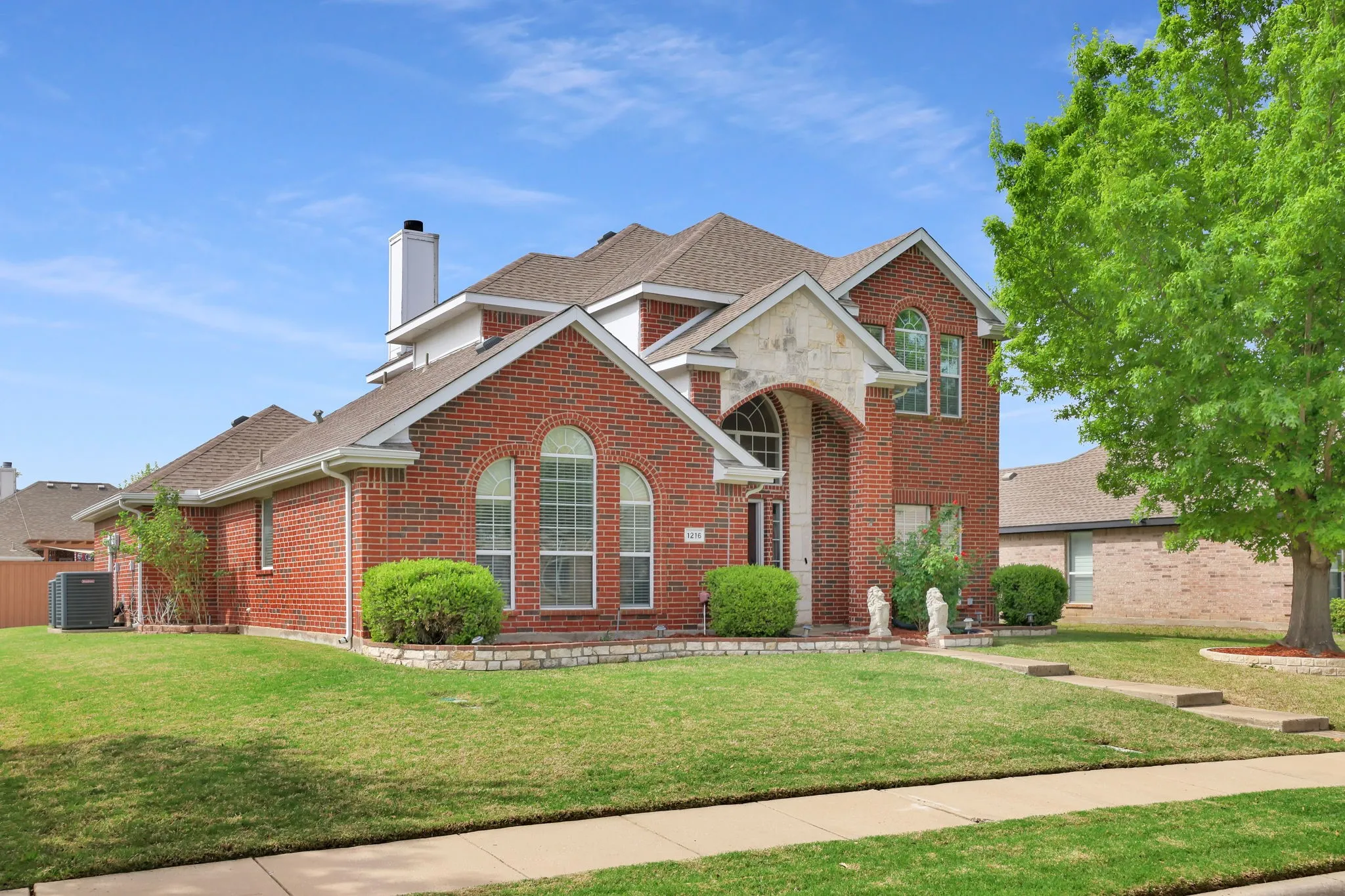 Single Family Residence For Sale in Collin County , 1216 Majestic Way, Wylie, Texas 75098, 3 Bedroom, 3 Bathroom, 2 Garage spaces, 2,258 Sqft, built in 2006, Preowned, mls#21233826, Real Estate Agent in Wylie, Homes For Sale in Collin county, Homes For Sale in Wylie, Realtor in Wylie Texas, Real Estate Brokerage Independent Realty Texas, Luminita Cordes Realtor