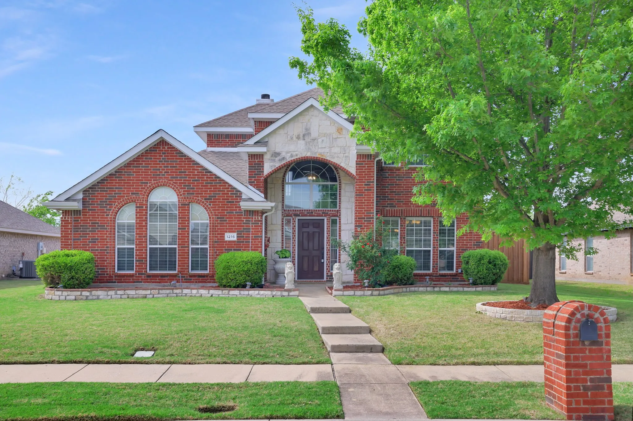 Single Family Residence For Sale in Collin County , 1216 Majestic Way, Wylie, Texas 75098, 3 Bedroom, 3 Bathroom, 2 Garage spaces, 2,258 Sqft, built in 2006, Preowned, mls#21233826, Real Estate Agent in Wylie, Homes For Sale in Collin county, Homes For Sale in Wylie, Realtor in Wylie Texas, Real Estate Brokerage Independent Realty Texas, Luminita Cordes Realtor