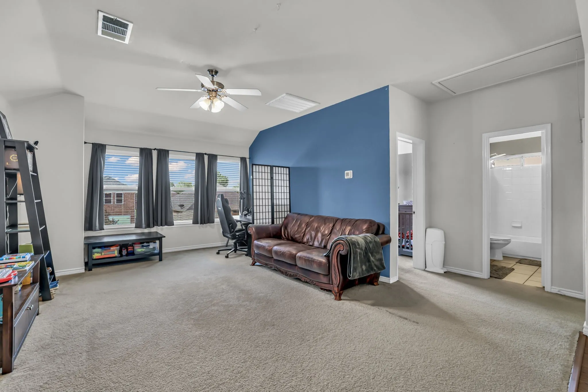Single Family Residence For Sale in Collin County , 1216 Majestic Way, Wylie, Texas 75098, 3 Bedroom, 3 Bathroom, 2 Garage spaces, 2,258 Sqft, built in 2006, Preowned, mls#21233826, Real Estate Agent in Wylie, Homes For Sale in Collin county, Homes For Sale in Wylie, Realtor in Wylie Texas, Real Estate Brokerage Independent Realty Texas, Luminita Cordes Realtor