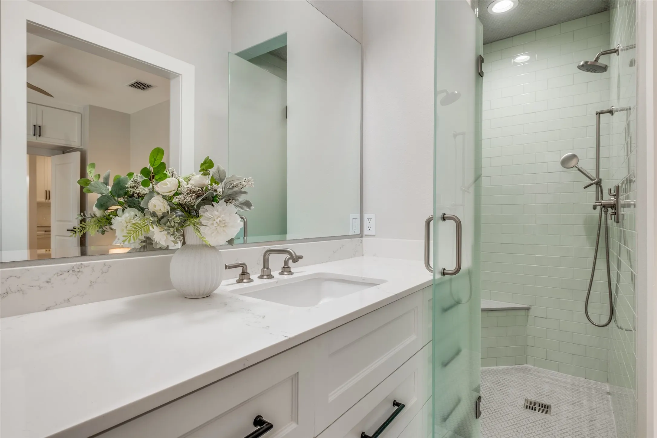 Single Family Residence For Sale in Dallas County , 734 N Montclair Avenue, Dallas, Texas 75208, 3 Bedroom, 3 Bathroom, 2 Garage spaces, 1,564 Sqft, built in 1922, Price $699,000, mls#21234026, Real Estate Agent in Dallas, Homes For Sale in Dallas county, Homes For Sale in Dallas, Realtor in Dallas Texas, Real Estate Brokerage Independent Realty Texas, Luminita Cordes Realtor