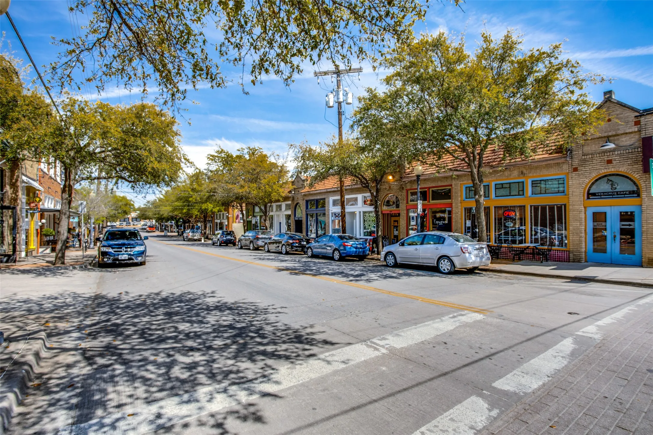 Single Family Residence For Sale in Dallas County , 734 N Montclair Avenue, Dallas, Texas 75208, 3 Bedroom, 3 Bathroom, 2 Garage spaces, 1,564 Sqft, built in 1922, Price $699,000, mls#21234026, Real Estate Agent in Dallas, Homes For Sale in Dallas county, Homes For Sale in Dallas, Realtor in Dallas Texas, Real Estate Brokerage Independent Realty Texas, Luminita Cordes Realtor