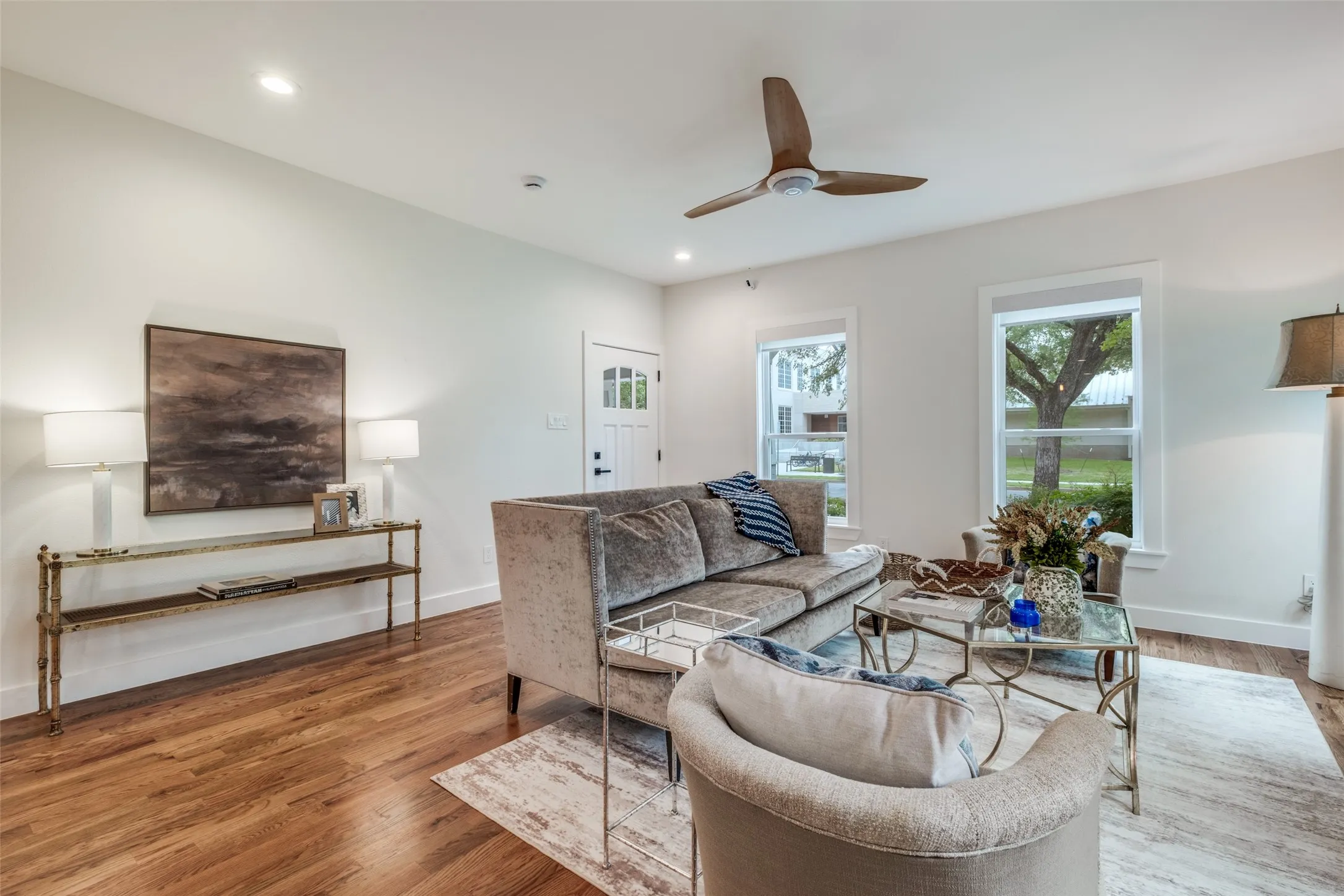 Single Family Residence For Sale in Dallas County , 734 N Montclair Avenue, Dallas, Texas 75208, 3 Bedroom, 3 Bathroom, 2 Garage spaces, 1,564 Sqft, built in 1922, Price $699,000, mls#21234026, Real Estate Agent in Dallas, Homes For Sale in Dallas county, Homes For Sale in Dallas, Realtor in Dallas Texas, Real Estate Brokerage Independent Realty Texas, Luminita Cordes Realtor
