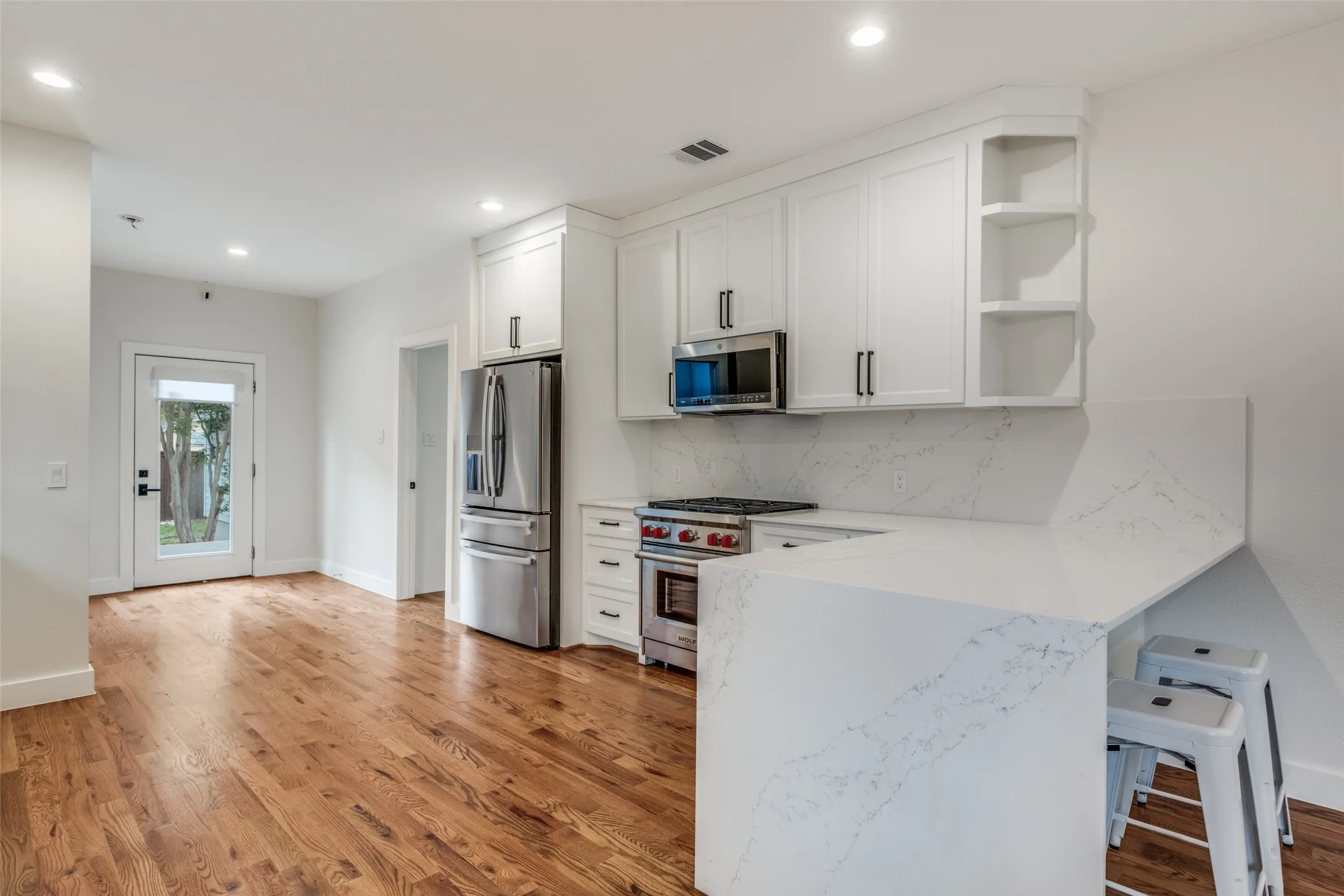 Single Family Residence For Sale in Dallas County , 734 N Montclair Avenue, Dallas, Texas 75208, 3 Bedroom, 3 Bathroom, 2 Garage spaces, 1,564 Sqft, built in 1922, Price $699,000, mls#21234026, Real Estate Agent in Dallas, Homes For Sale in Dallas county, Homes For Sale in Dallas, Realtor in Dallas Texas, Real Estate Brokerage Independent Realty Texas, Luminita Cordes Realtor