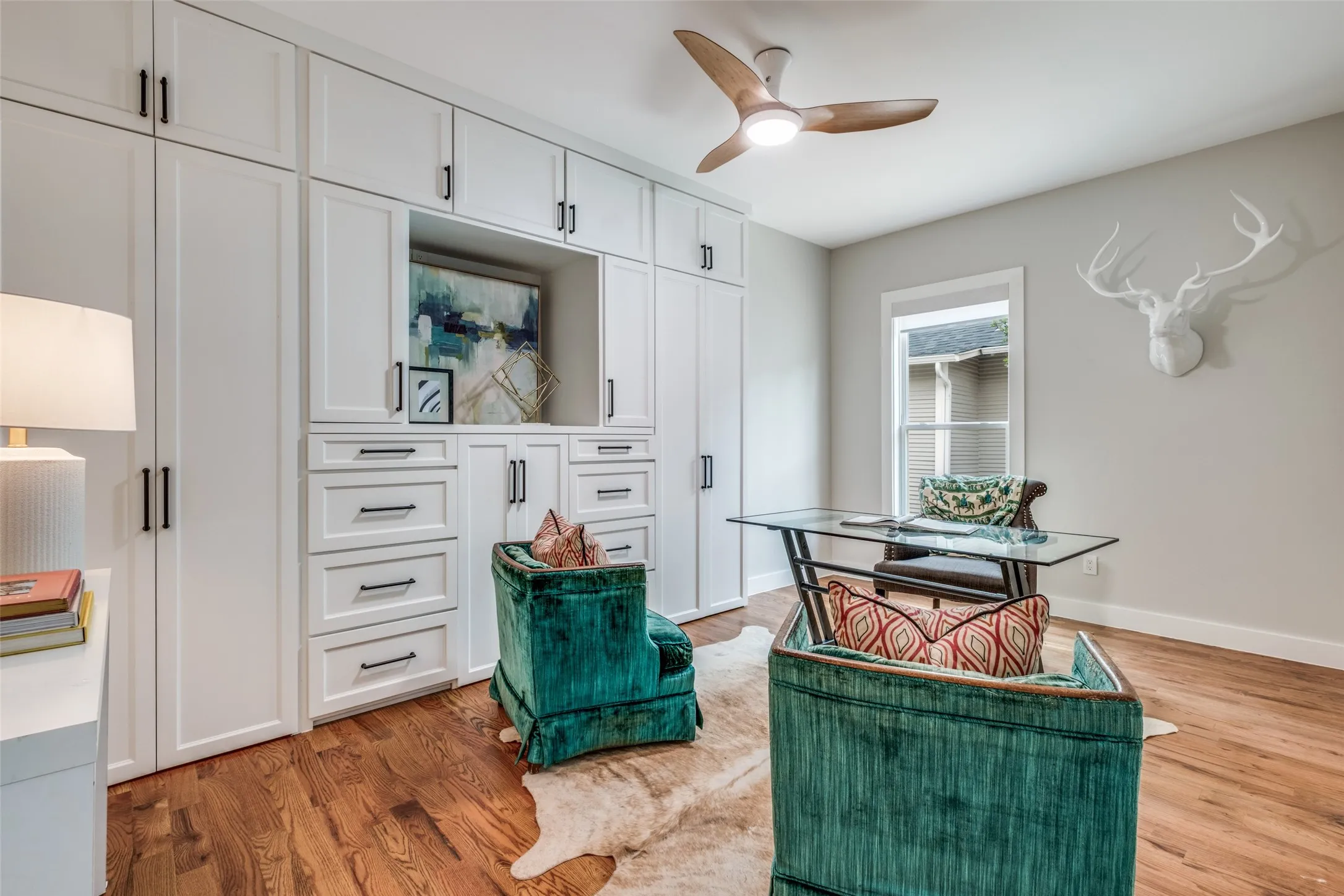 Single Family Residence For Sale in Dallas County , 734 N Montclair Avenue, Dallas, Texas 75208, 3 Bedroom, 3 Bathroom, 2 Garage spaces, 1,564 Sqft, built in 1922, Price $699,000, mls#21234026, Real Estate Agent in Dallas, Homes For Sale in Dallas county, Homes For Sale in Dallas, Realtor in Dallas Texas, Real Estate Brokerage Independent Realty Texas, Luminita Cordes Realtor