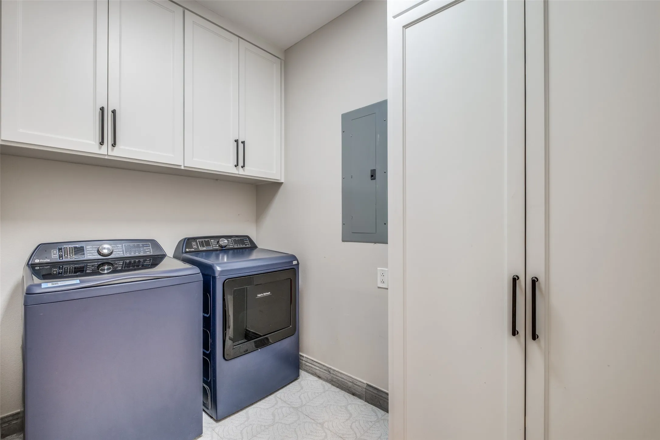Single Family Residence For Sale in Dallas County , 734 N Montclair Avenue, Dallas, Texas 75208, 3 Bedroom, 3 Bathroom, 2 Garage spaces, 1,564 Sqft, built in 1922, Price $699,000, mls#21234026, Real Estate Agent in Dallas, Homes For Sale in Dallas county, Homes For Sale in Dallas, Realtor in Dallas Texas, Real Estate Brokerage Independent Realty Texas, Luminita Cordes Realtor