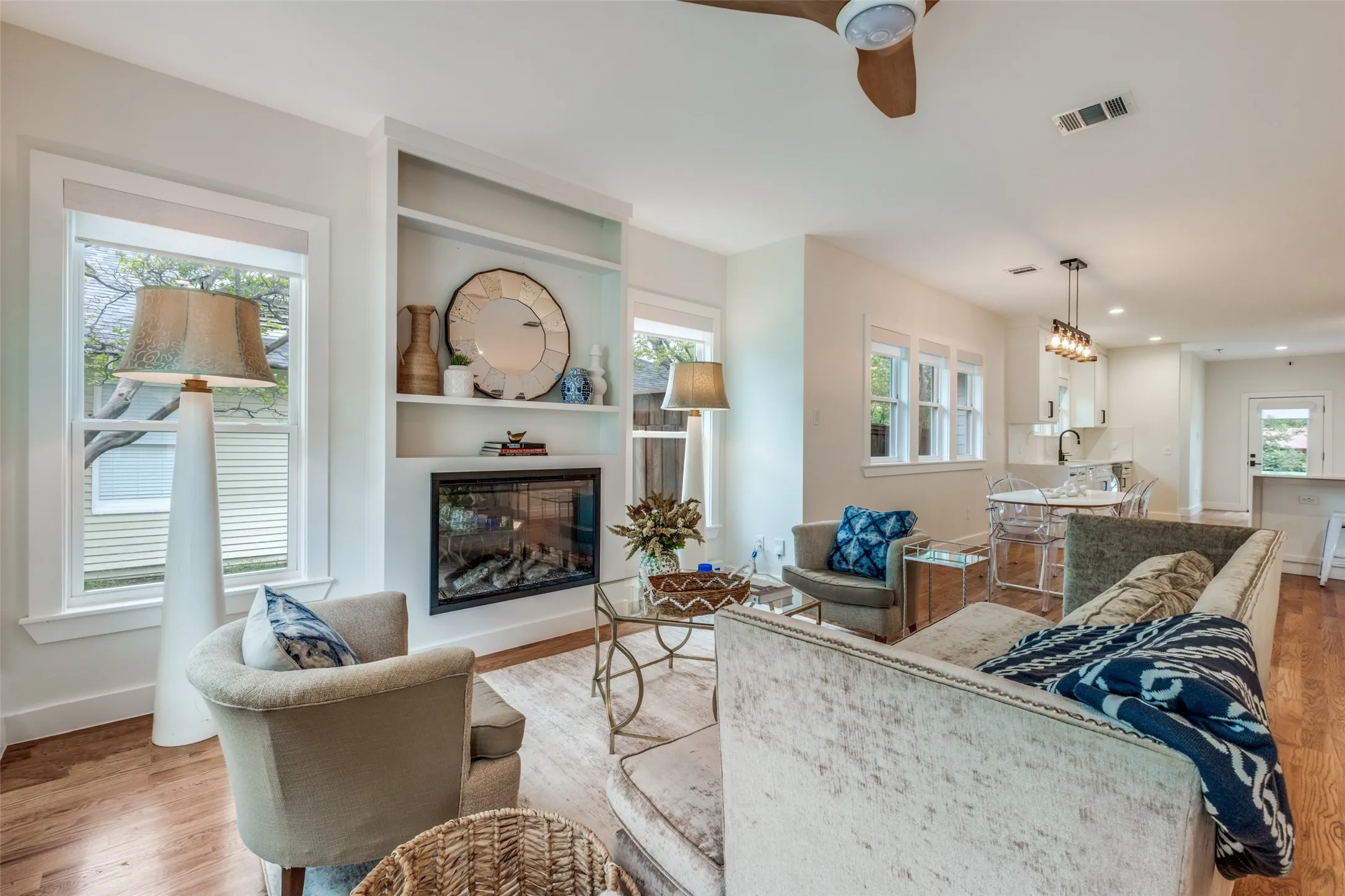Single Family Residence For Sale in Dallas County , 734 N Montclair Avenue, Dallas, Texas 75208, 3 Bedroom, 3 Bathroom, 2 Garage spaces, 1,564 Sqft, built in 1922, Price $699,000, mls#21234026, Real Estate Agent in Dallas, Homes For Sale in Dallas county, Homes For Sale in Dallas, Realtor in Dallas Texas, Real Estate Brokerage Independent Realty Texas, Luminita Cordes Realtor