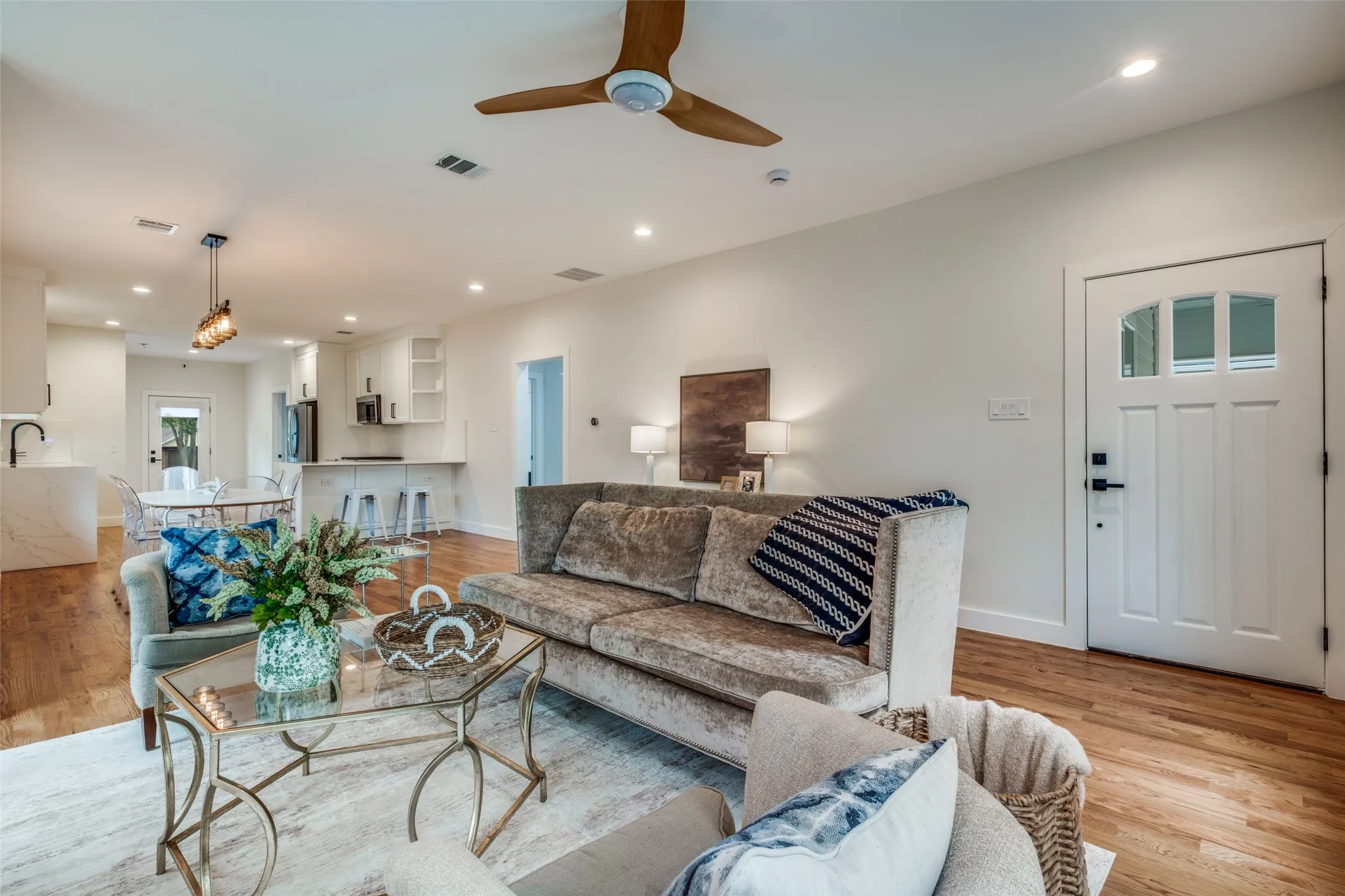 Single Family Residence For Sale in Dallas County , 734 N Montclair Avenue, Dallas, Texas 75208, 3 Bedroom, 3 Bathroom, 2 Garage spaces, 1,564 Sqft, built in 1922, Price $699,000, mls#21234026, Real Estate Agent in Dallas, Homes For Sale in Dallas county, Homes For Sale in Dallas, Realtor in Dallas Texas, Real Estate Brokerage Independent Realty Texas, Luminita Cordes Realtor