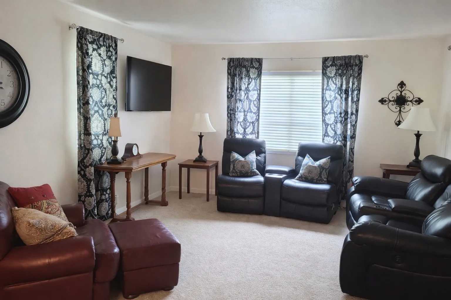 Single Family Residence For Sale in Grayson County , 608 N Lamar Street, Tioga, Texas 76271, 4 Bedroom, 4 Bathroom, Garage spaces, 2,590 Sqft, built in 1993, Preowned, mls#21231828, Real Estate Agent in Tioga, Homes For Sale in Grayson county, Homes For Sale in Tioga, Realtor in Tioga Texas, Real Estate Brokerage Independent Realty Texas, Luminita Cordes Realtor