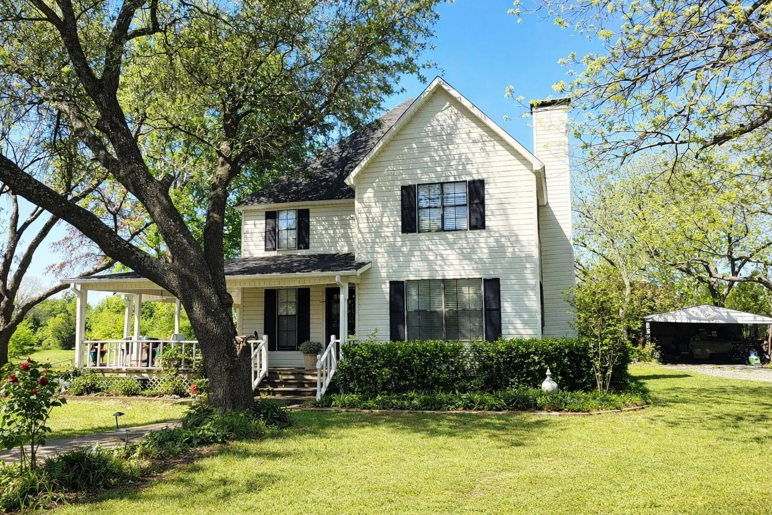 Single Family Residence For Sale in Grayson County , 608 N Lamar Street, Tioga, Texas 76271, 4 Bedroom, 4 Bathroom, Garage spaces, 2,590 Sqft, built in 1993, Preowned, mls#21231828, Real Estate Agent in Tioga, Homes For Sale in Grayson county, Homes For Sale in Tioga, Realtor in Tioga Texas, Real Estate Brokerage Independent Realty Texas, Luminita Cordes Realtor